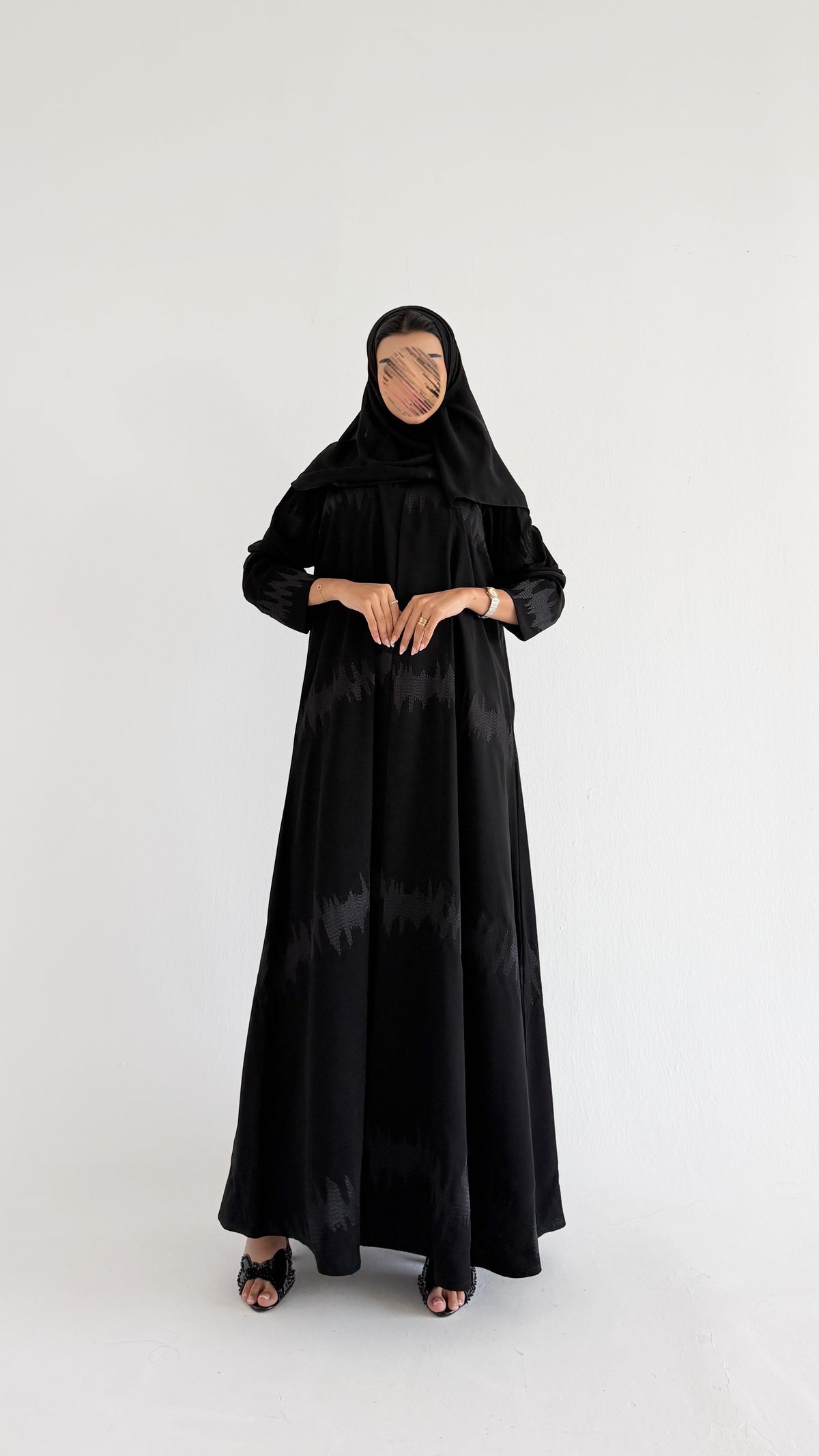 MW461 - عباية سوداء مطرزة اسود - Aya