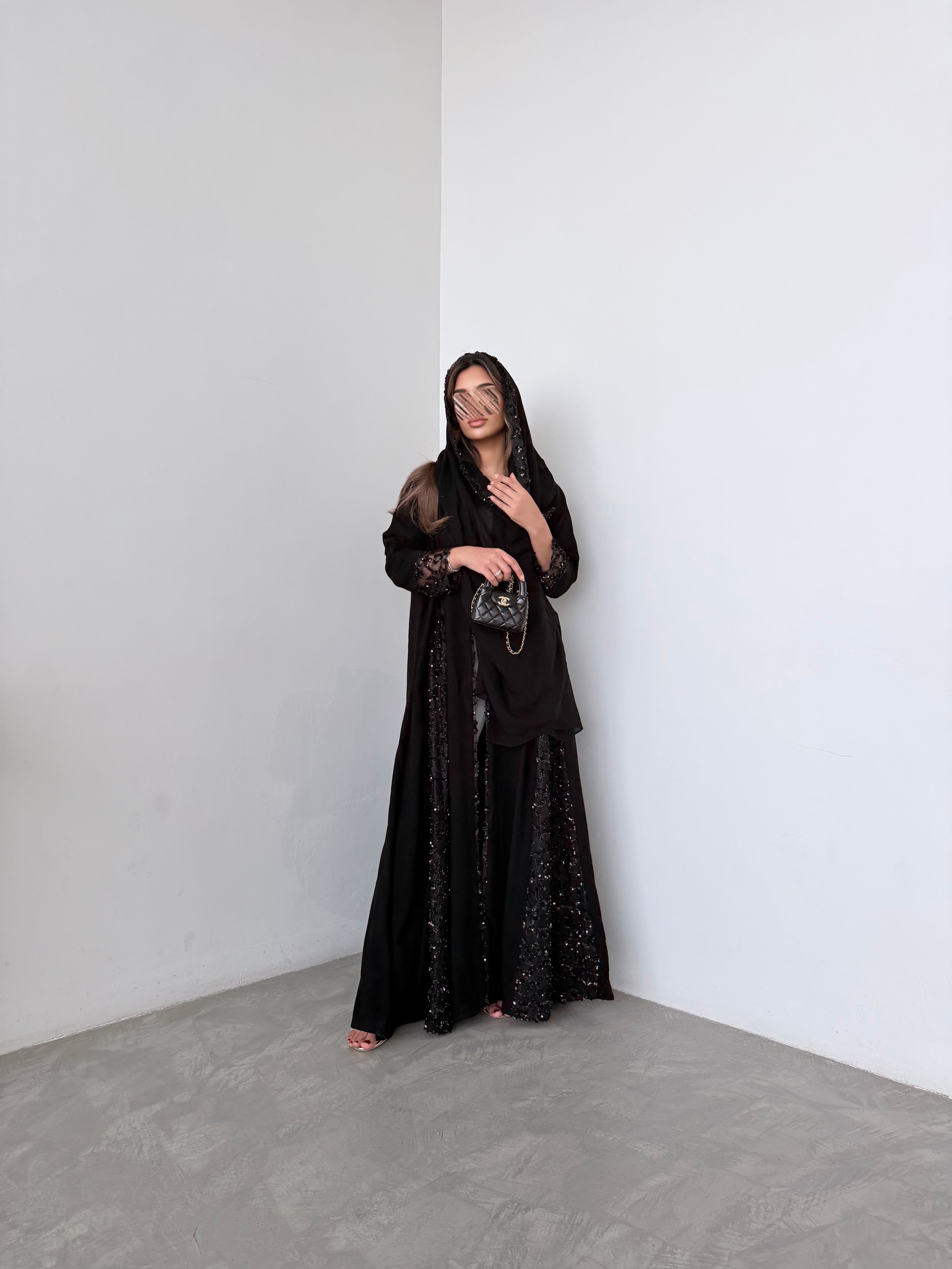 MWT2012 - عباية كريب أسود مع تدخيله دانتيل اسود - Aya