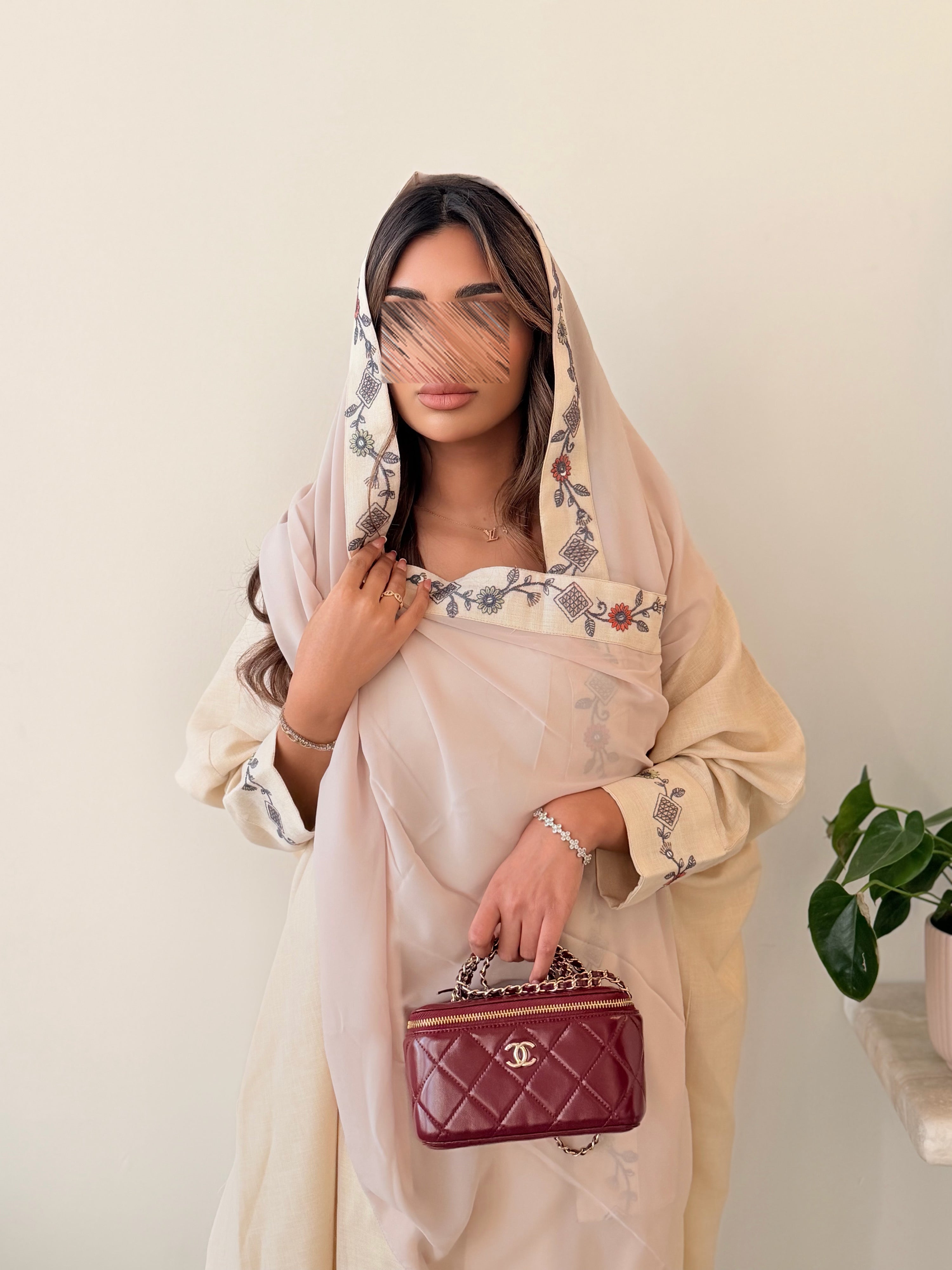 MWT5027 - لينن بيج قصة نص بشت مع قماش مطرز بالأكمام والأمام - Aya