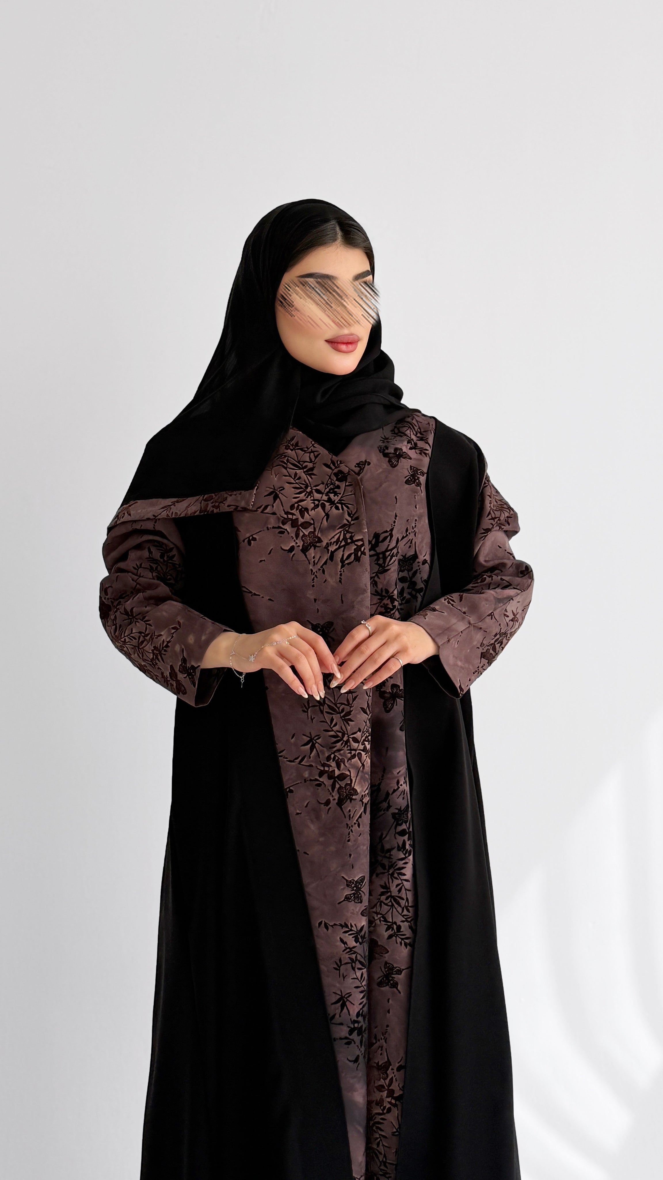 MW2027 - عباية كريب مع اضافه تدخيلات من الكريب المشجر - Aya