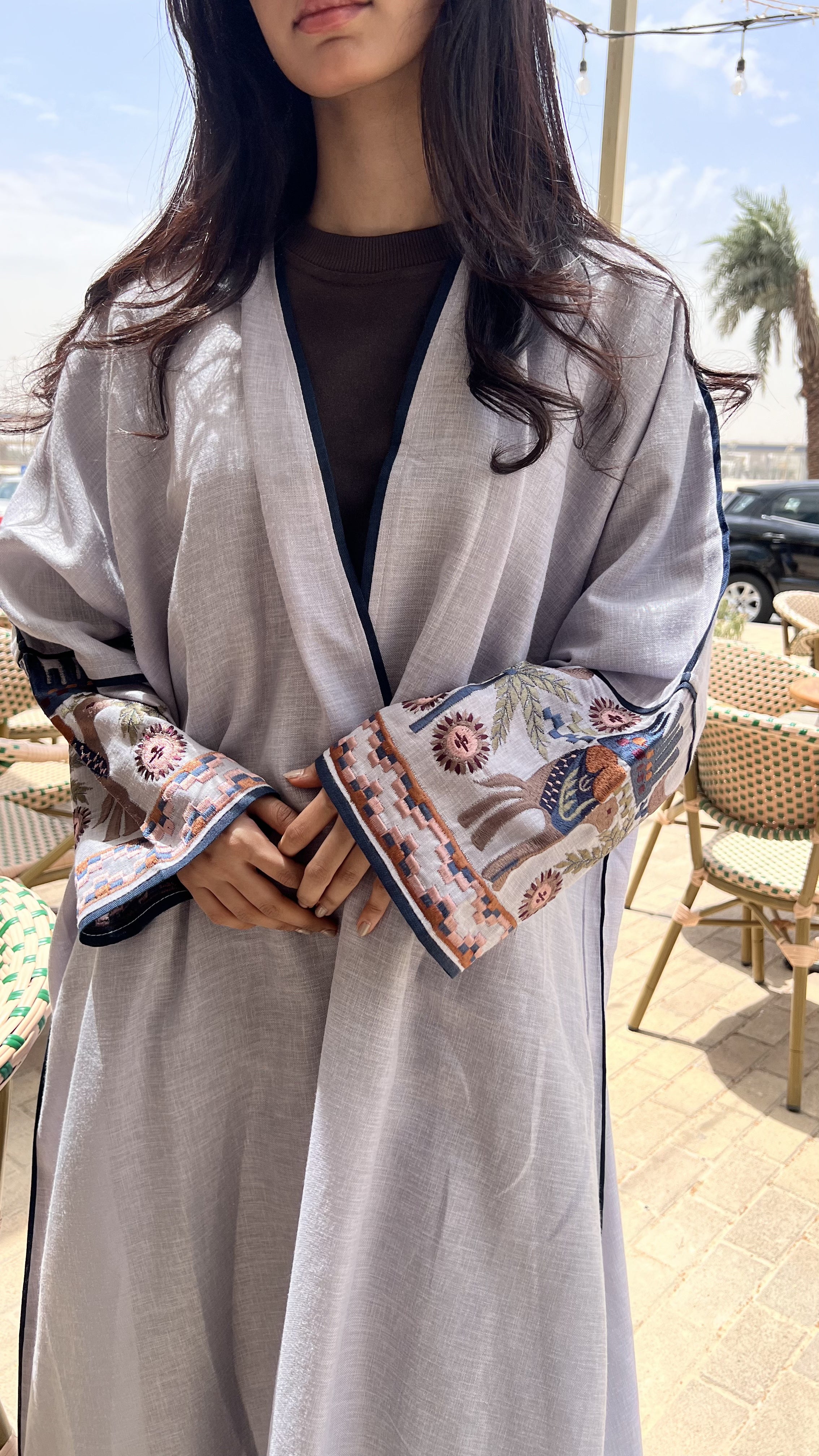 MW645 - Light Crepe Standing with Jacquard Half-Cloche