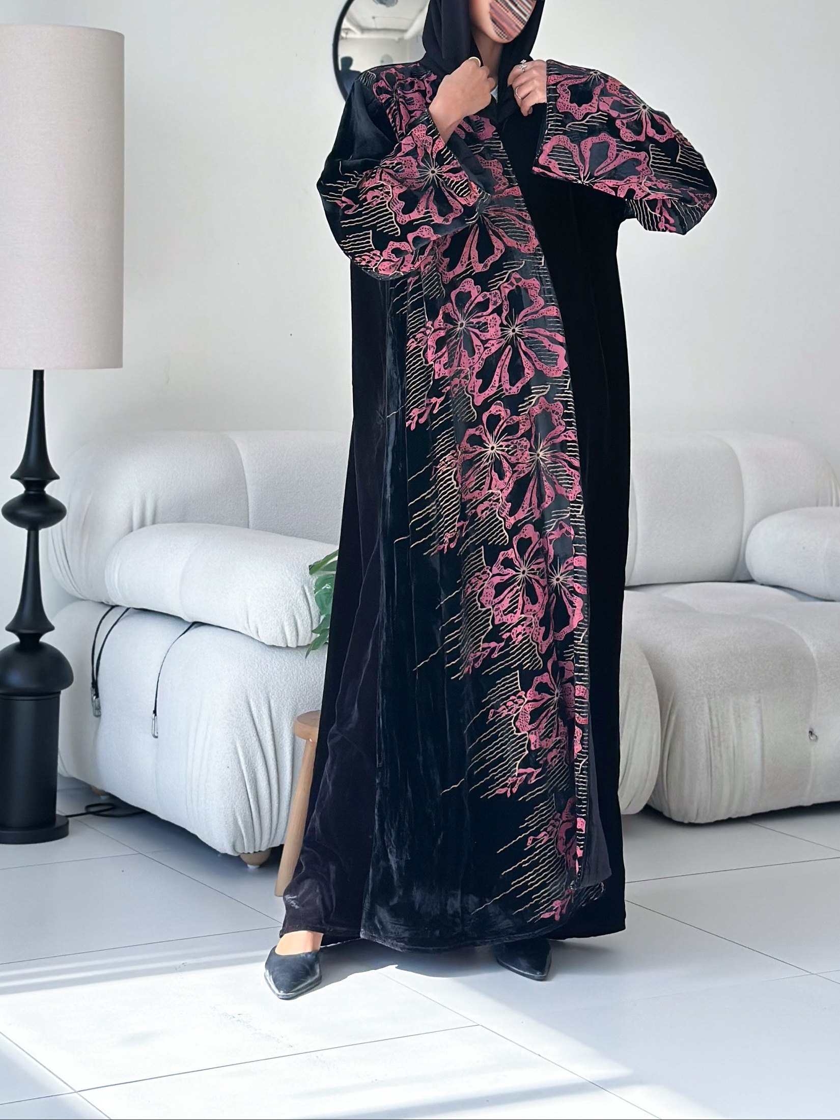 MWT554 - عباية مخمل مع شيفون طباعة - Aya