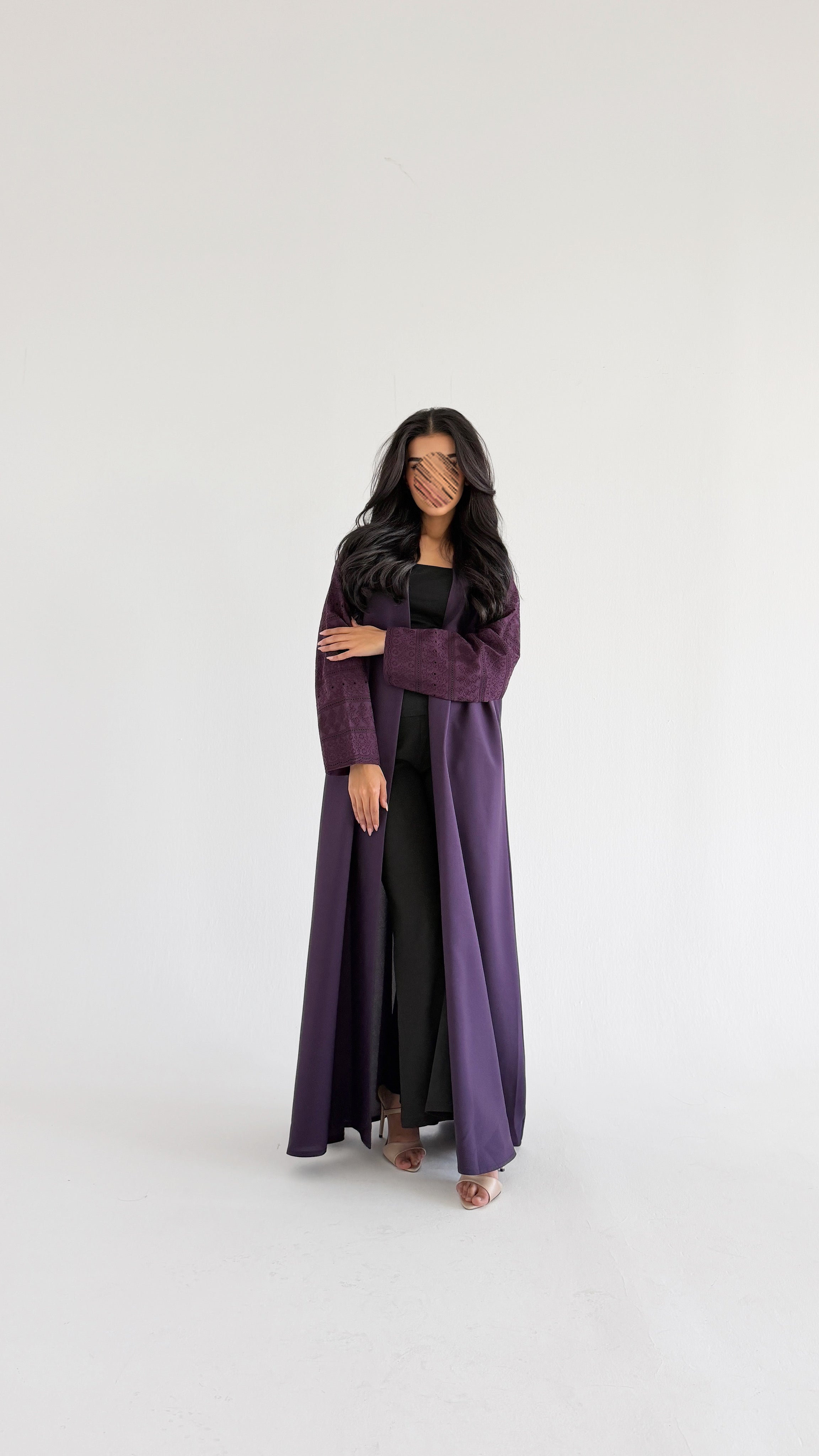 MWT1113 - عباية لنن مع  تدخيلة ركامة بالاكمام - Aya