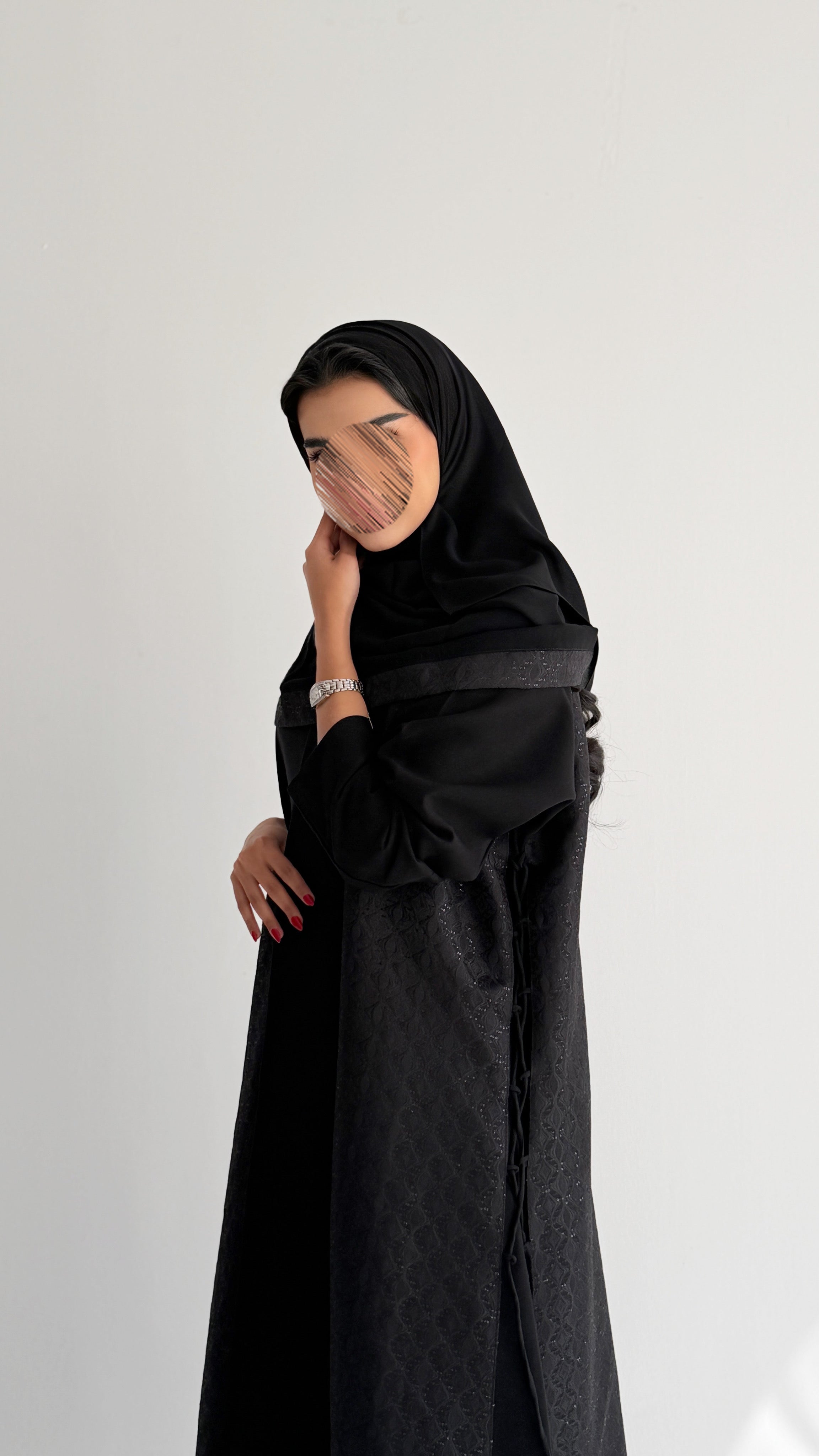 MWT1058 - عباية اسود مع تدخيله لنن مطرز - Aya