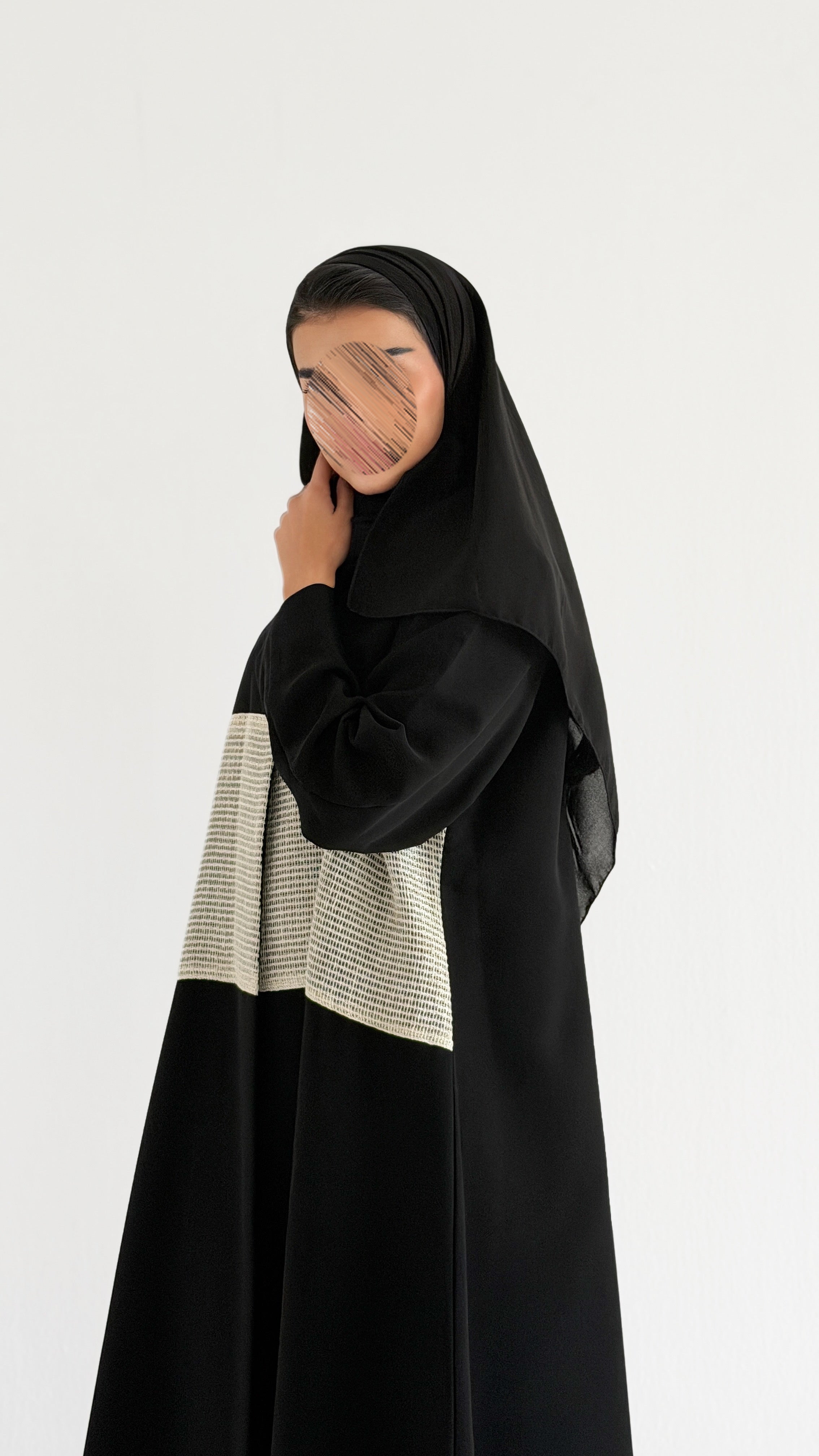 MWT1015 - عباية مع تدخيلة بشكل راقي - Aya