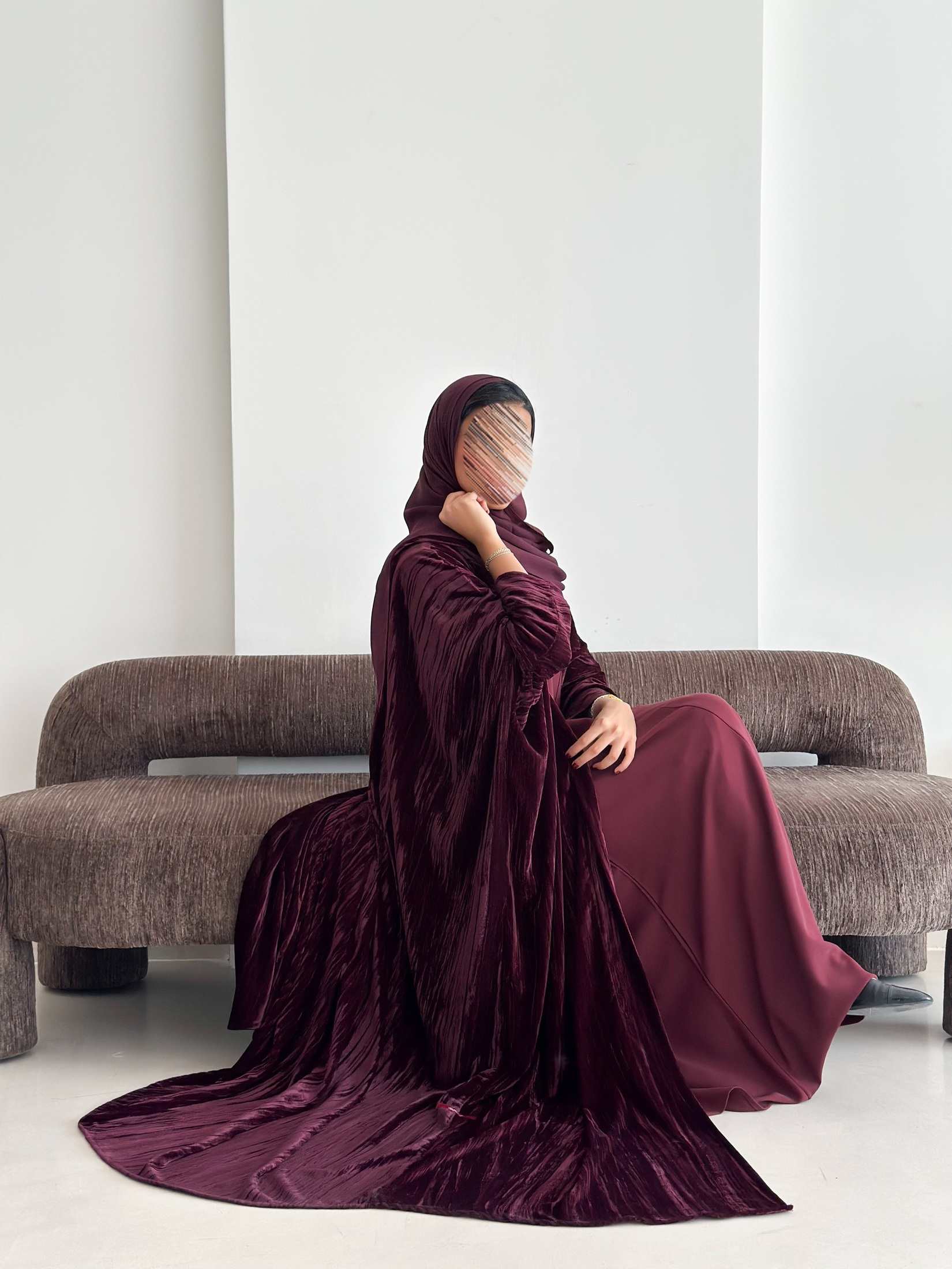 MW1890 - عباية مخمل مع فستان كريب - Aya