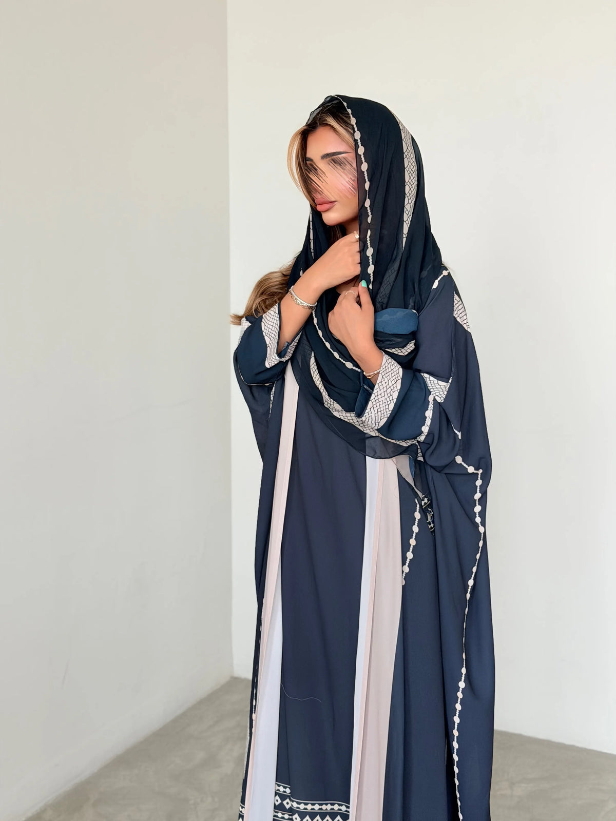 MWT4072 - عبايه طباعه فراشه