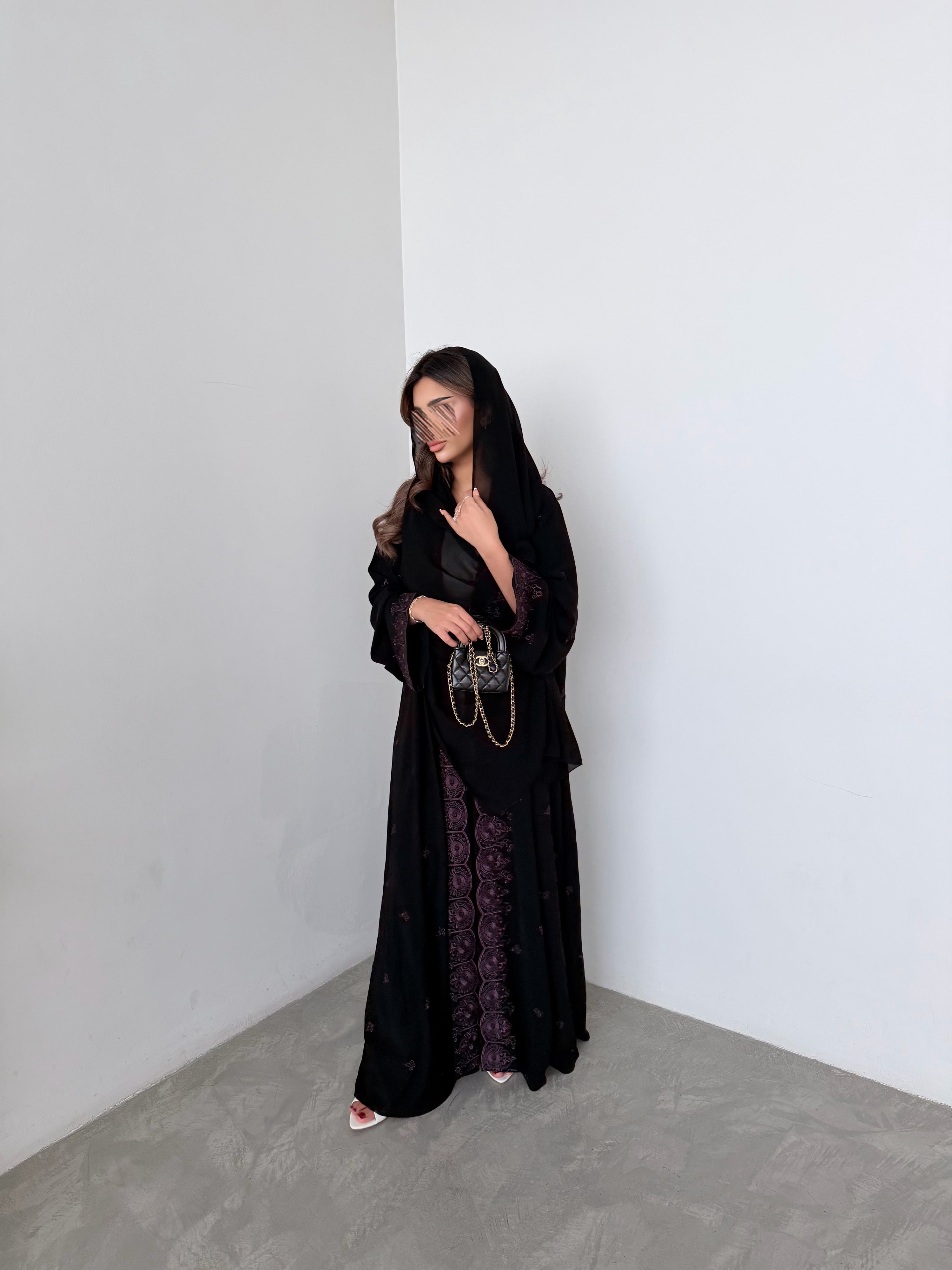 MWT792 - عباية كريب مع تطريز هندي - Aya