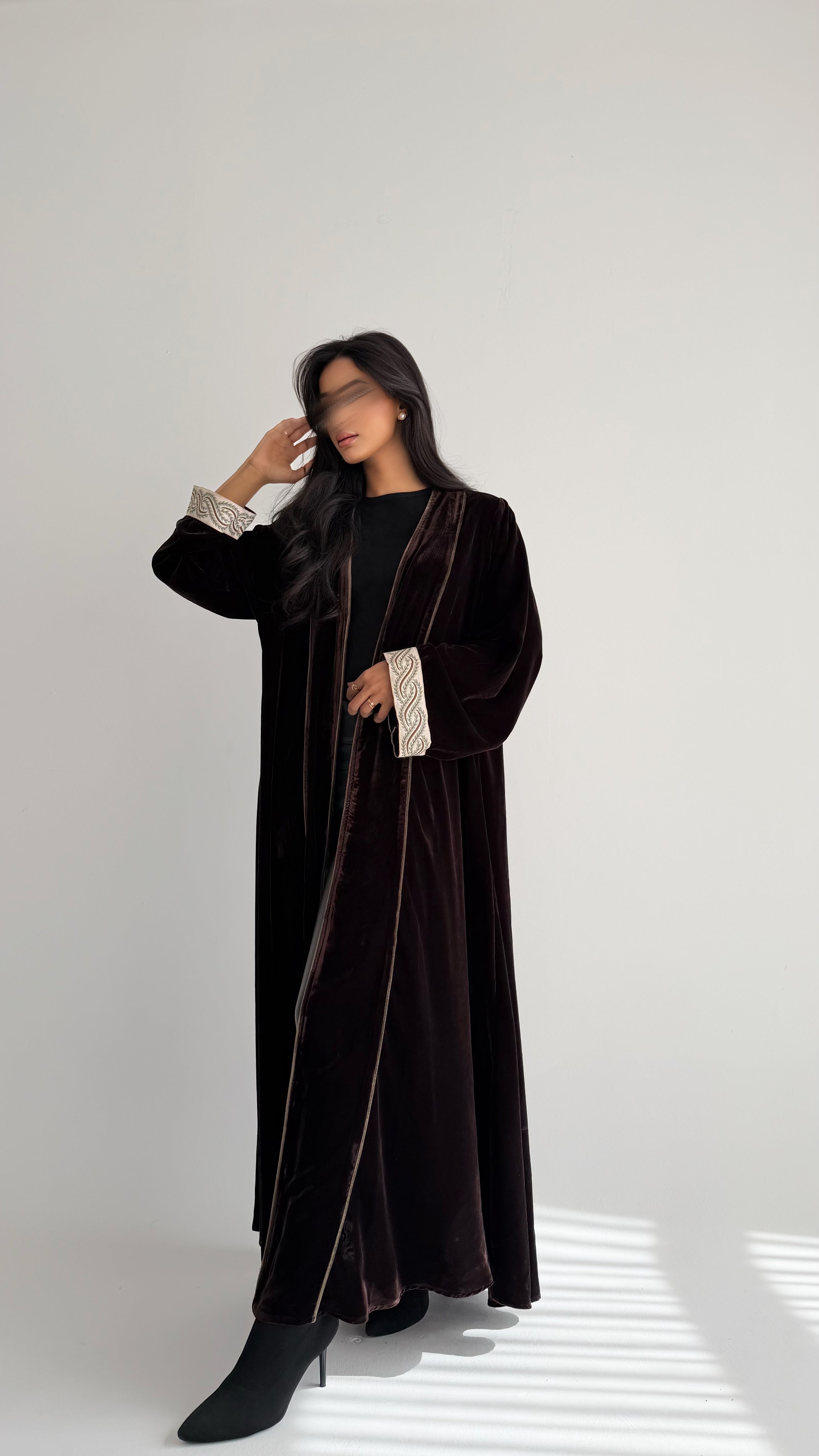 MWT820 - عباية بني مع تدخيلة كلفة راقية - Aya