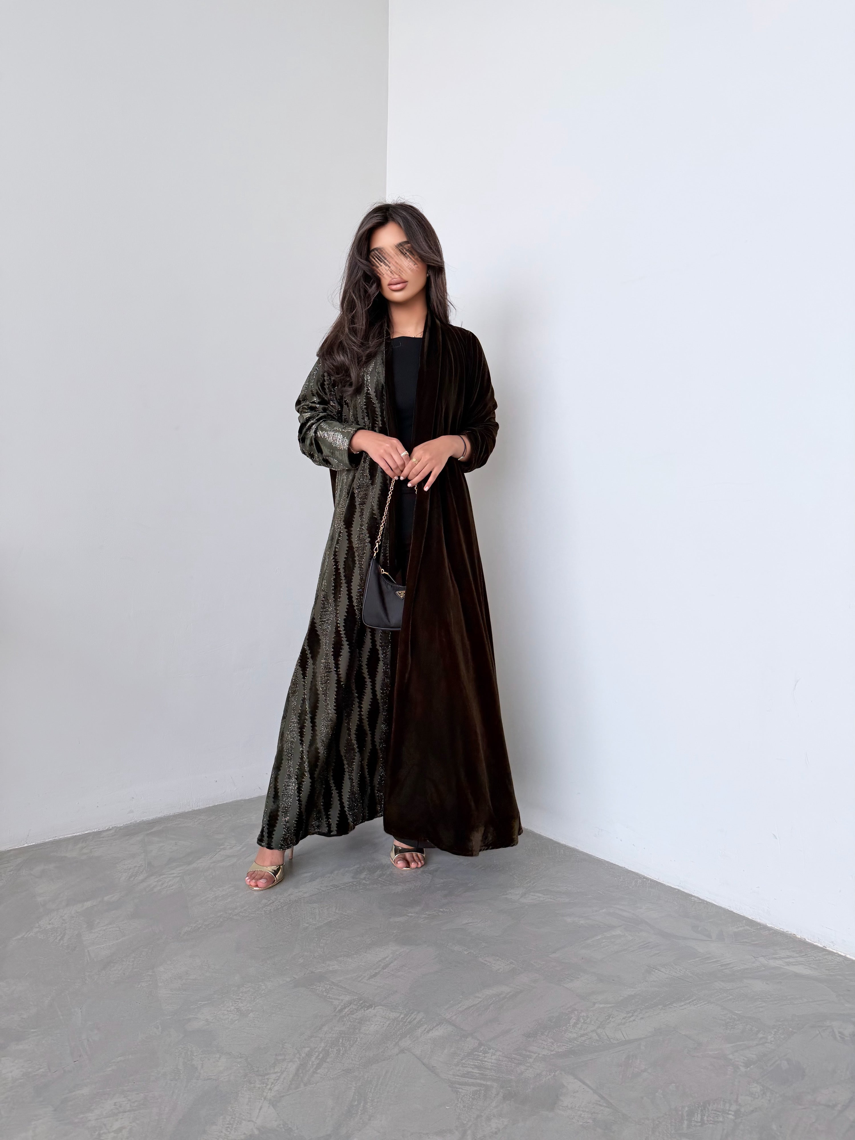 MW645 - Light Crepe Standing with Jacquard Half-Cloche