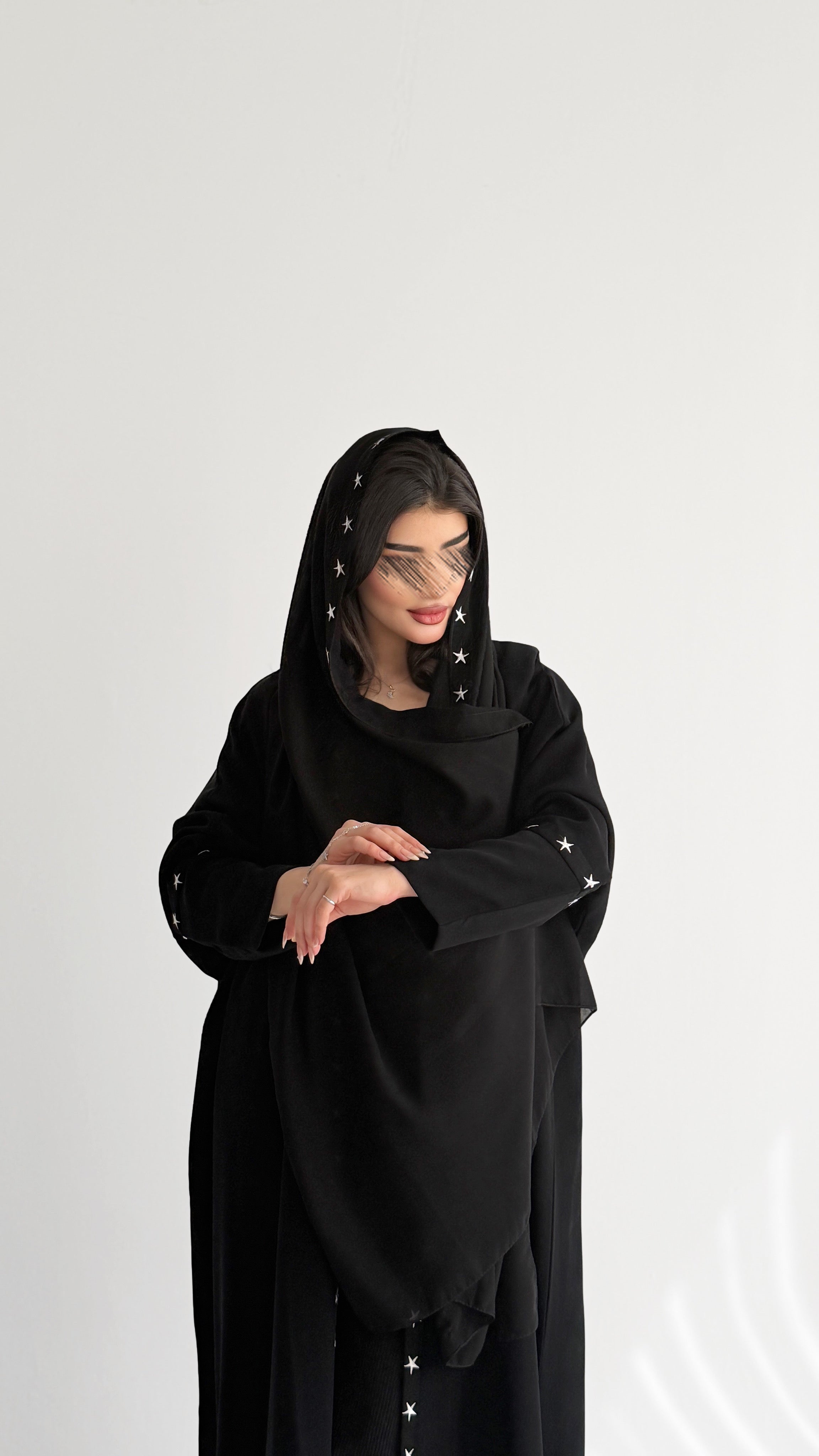 MWT1035 - عبايه اسود بتطريز نجوم - Aya