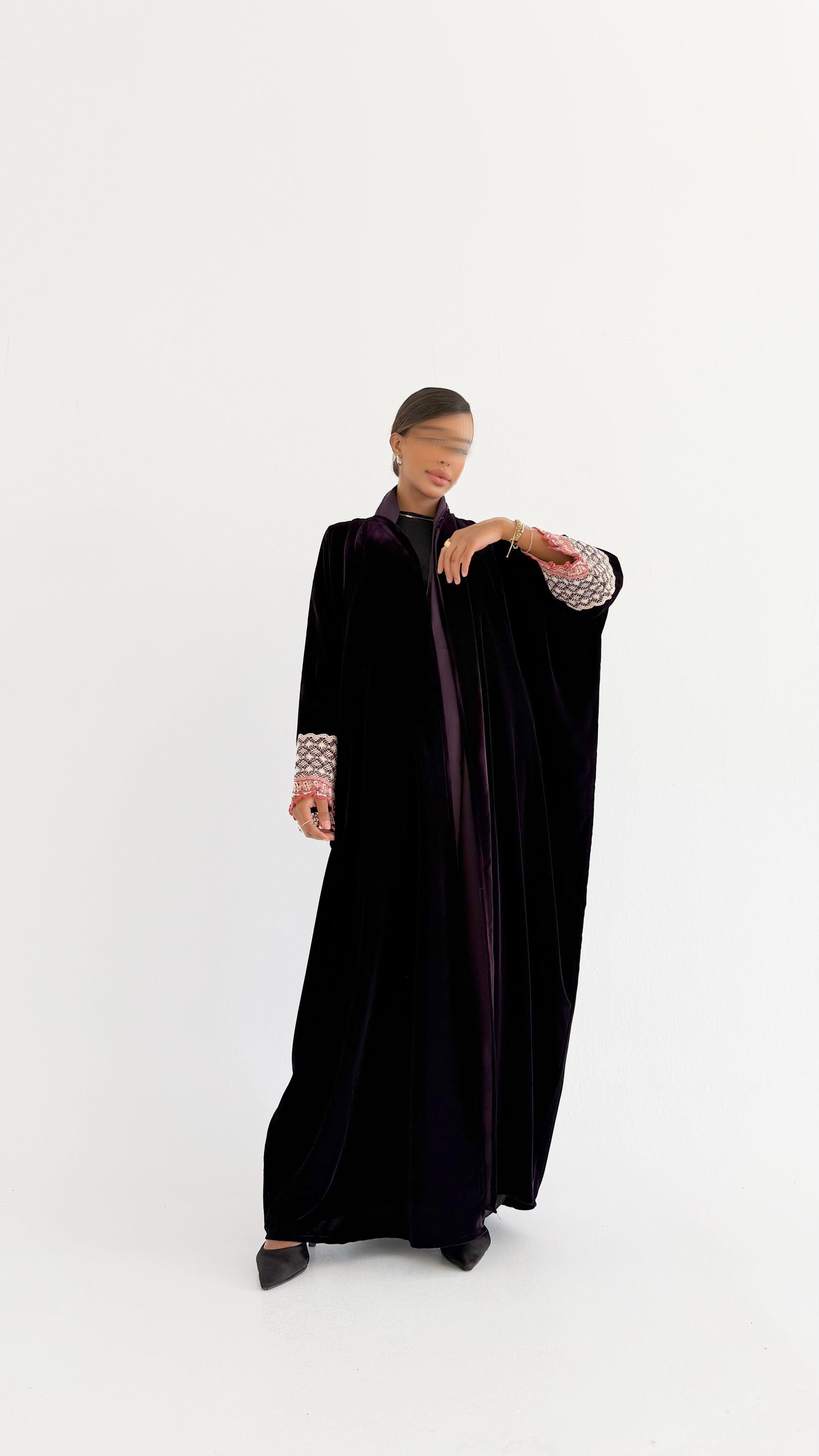 MW2004 -عباية مخمل اس اس مع اضافة الكورشية بالاكمام