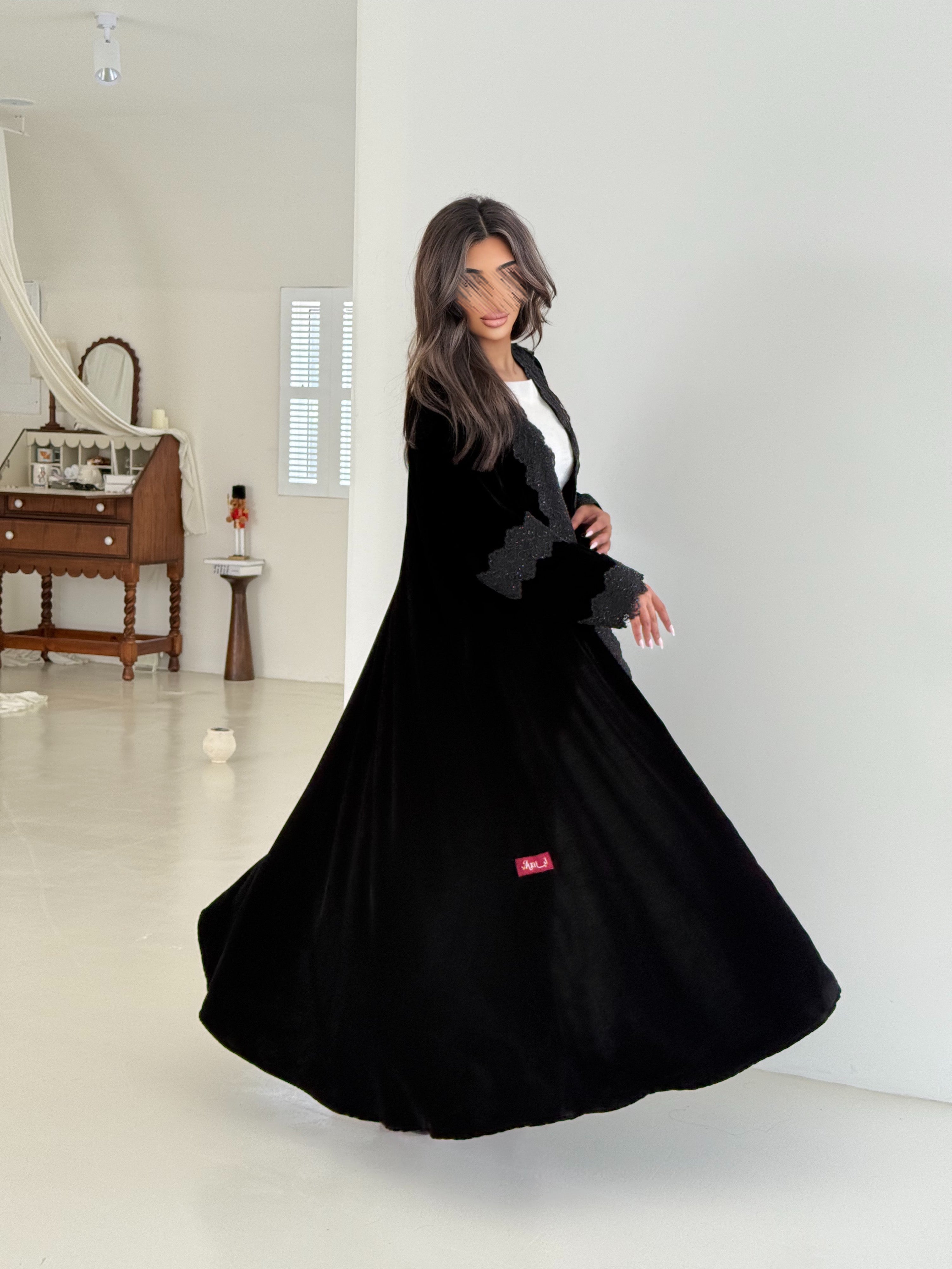 MW645 - Light Crepe Standing with Jacquard Half-Cloche