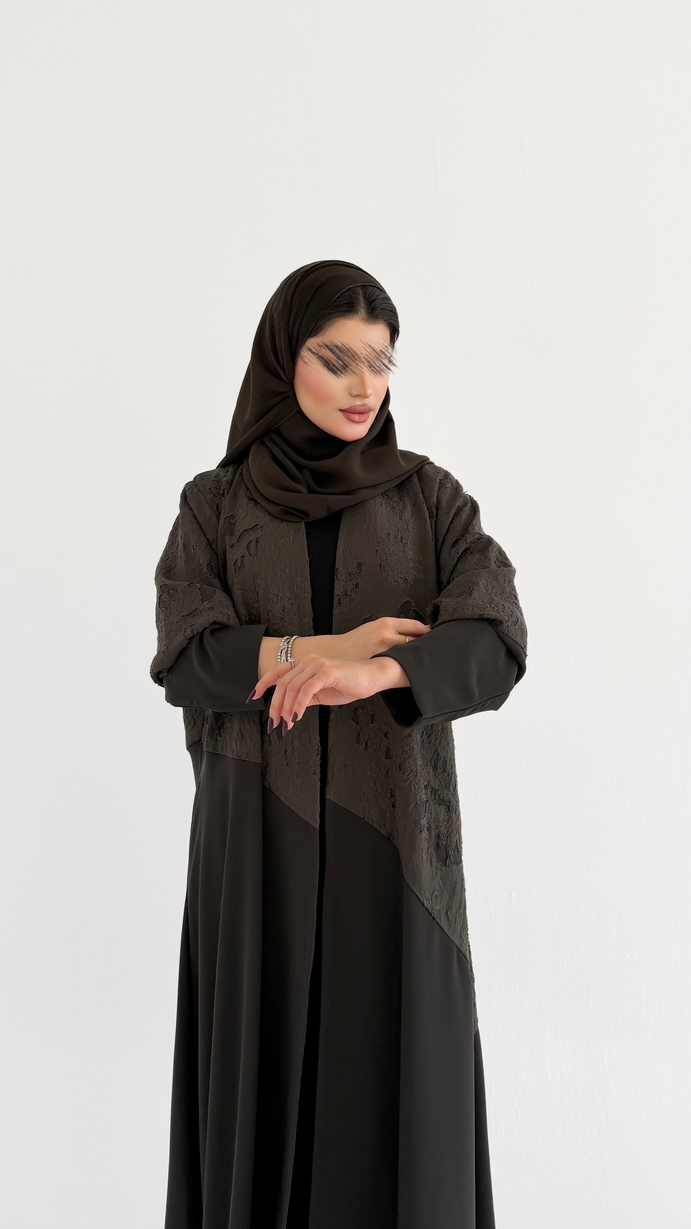 MWT1085 - عباية مع تدخيله مشجر |Abaya with floral inserts - Aya