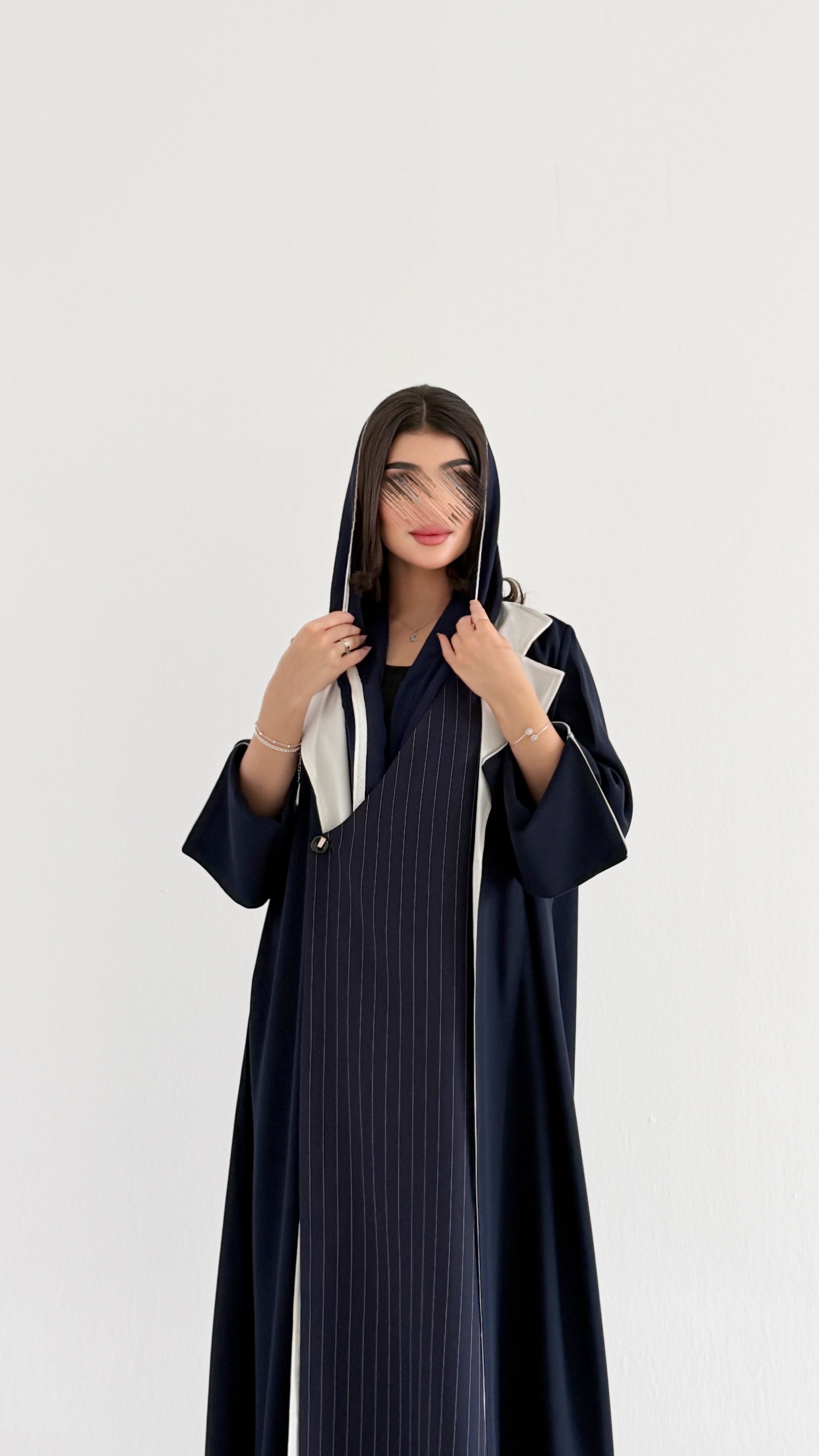 MW2103 - عباية بليزر بخامة راقيه من كريب والمخطط - Aya