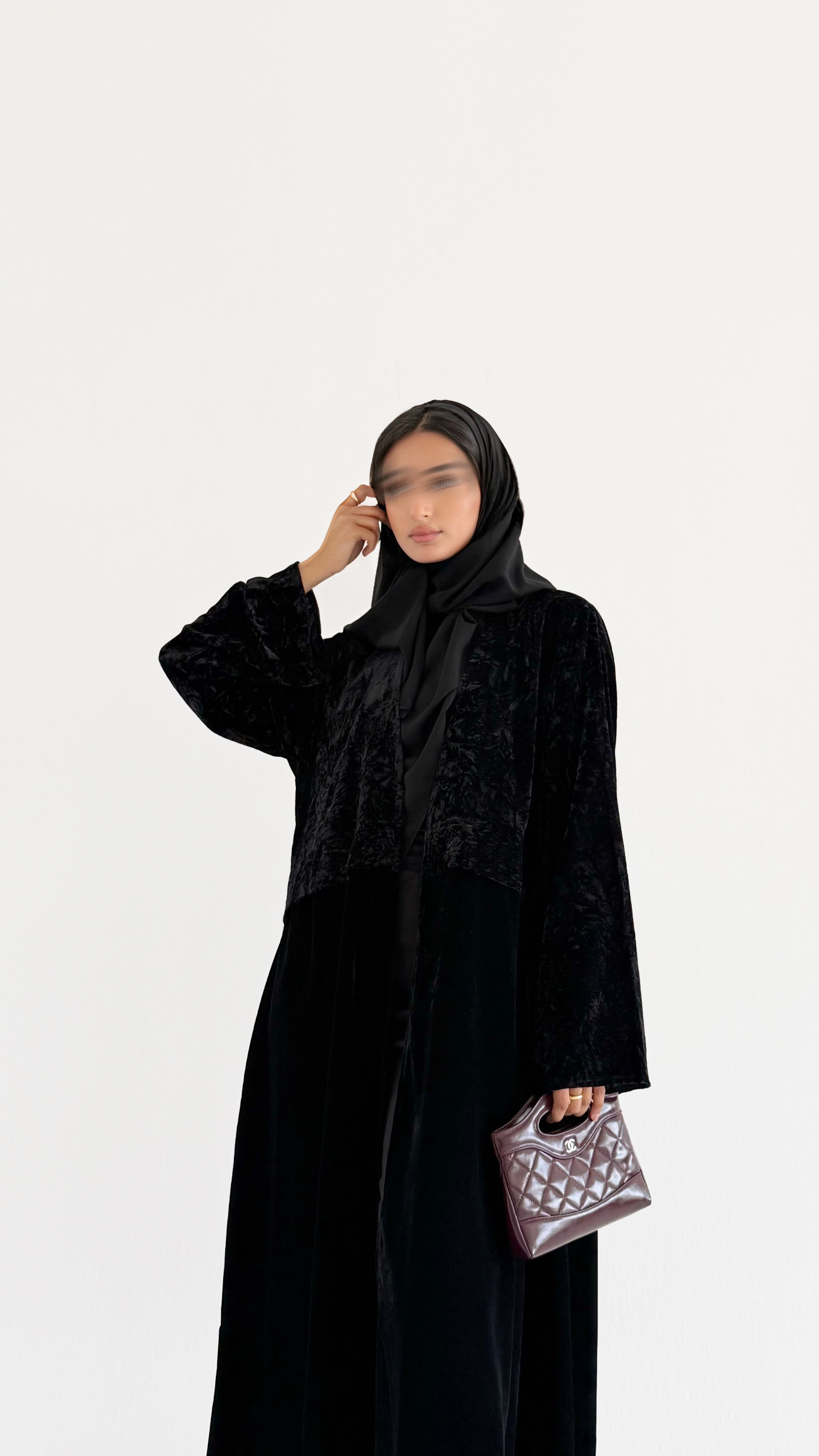 MW1833 - عباية مخمل بخامتين المشجر والمخمل القطيفي