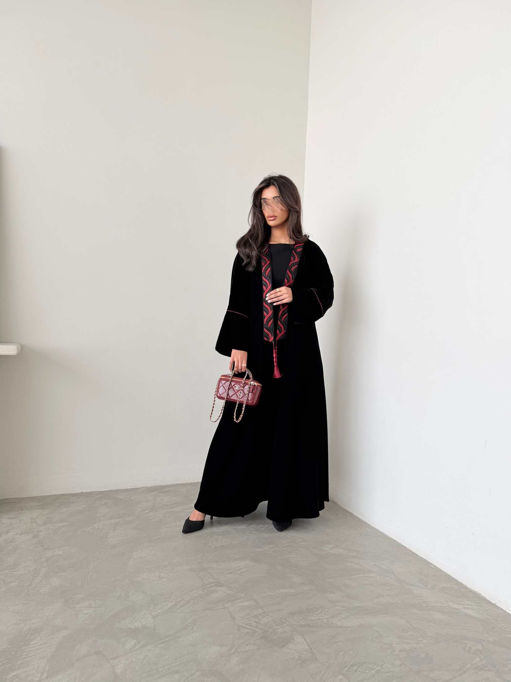 MWT967 - عبايه مخمل مع تدخيله كلفه احمر - Aya