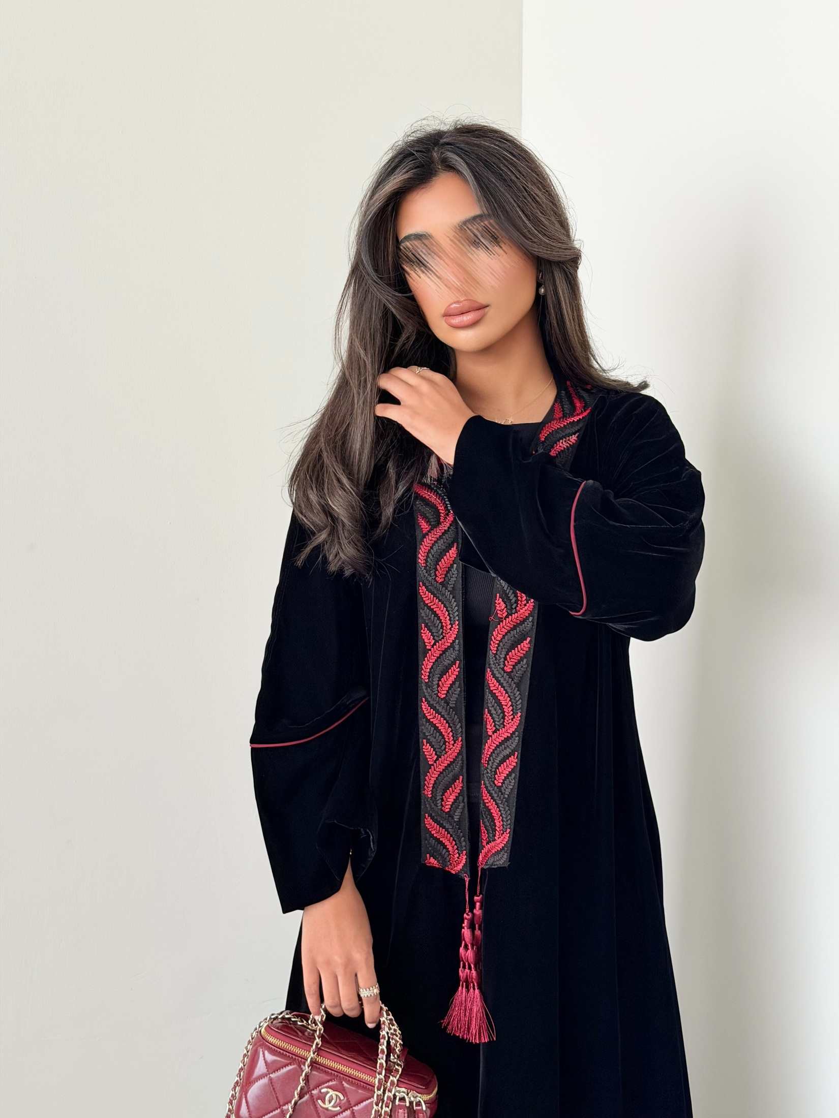 MWT967 - عبايه مخمل مع تدخيله كلفه احمر - Aya