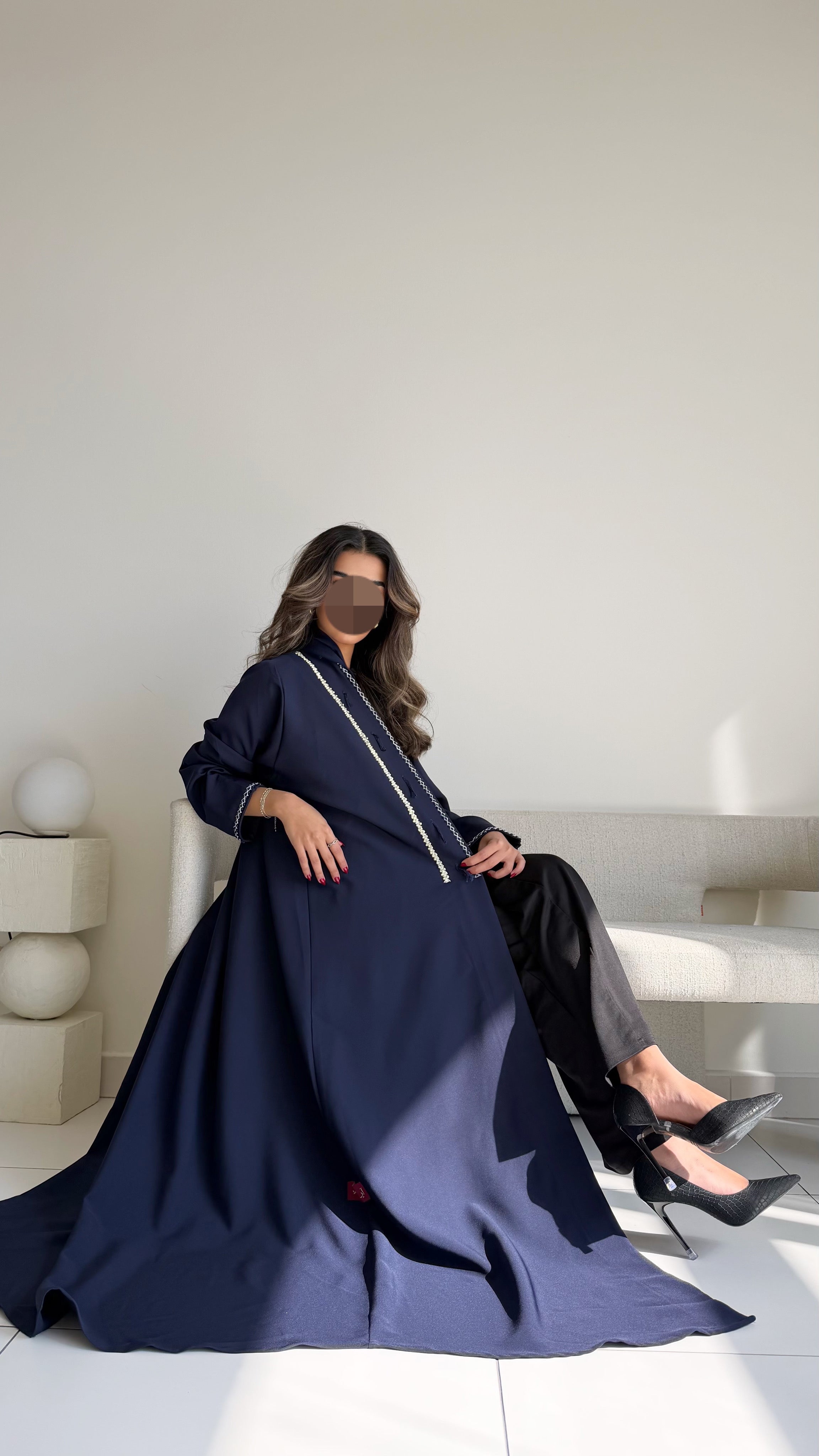 MW645 - Light Crepe Standing with Jacquard Half-Cloche