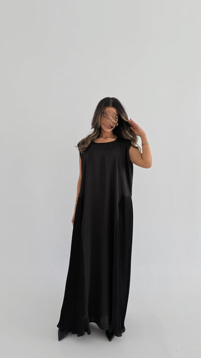 MW645 - Light Crepe Standing with Jacquard Half-Cloche