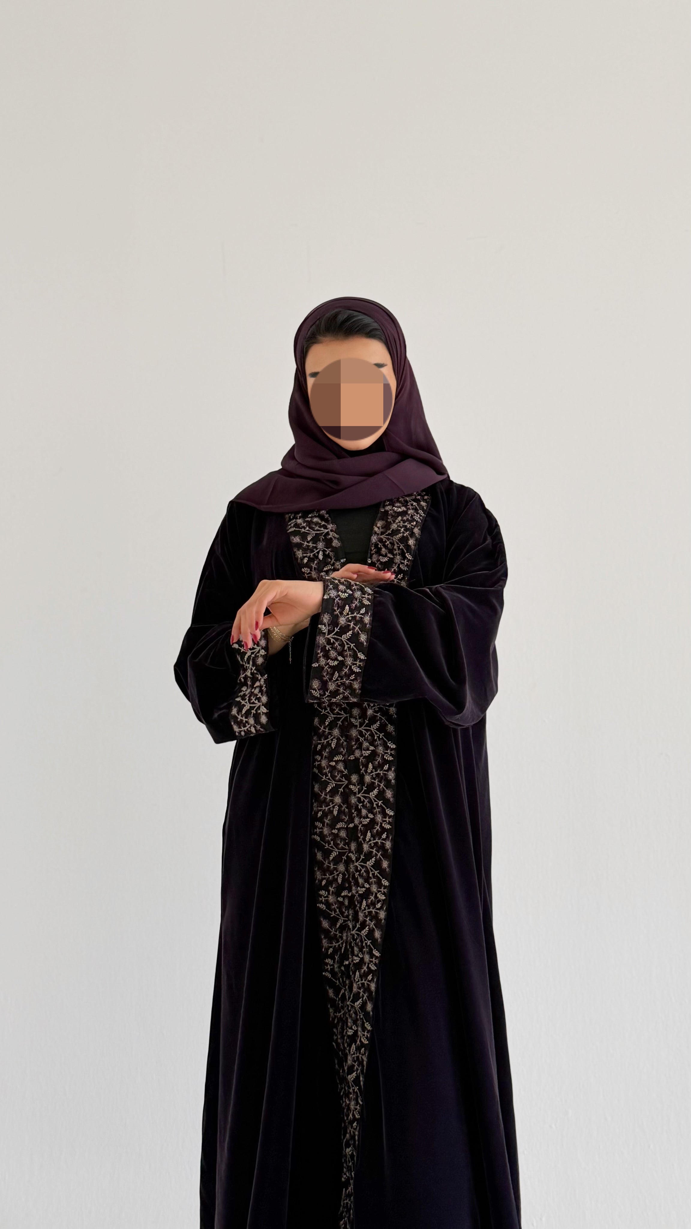 MW1766 - عباية مخمل  مع اضافة كلفة