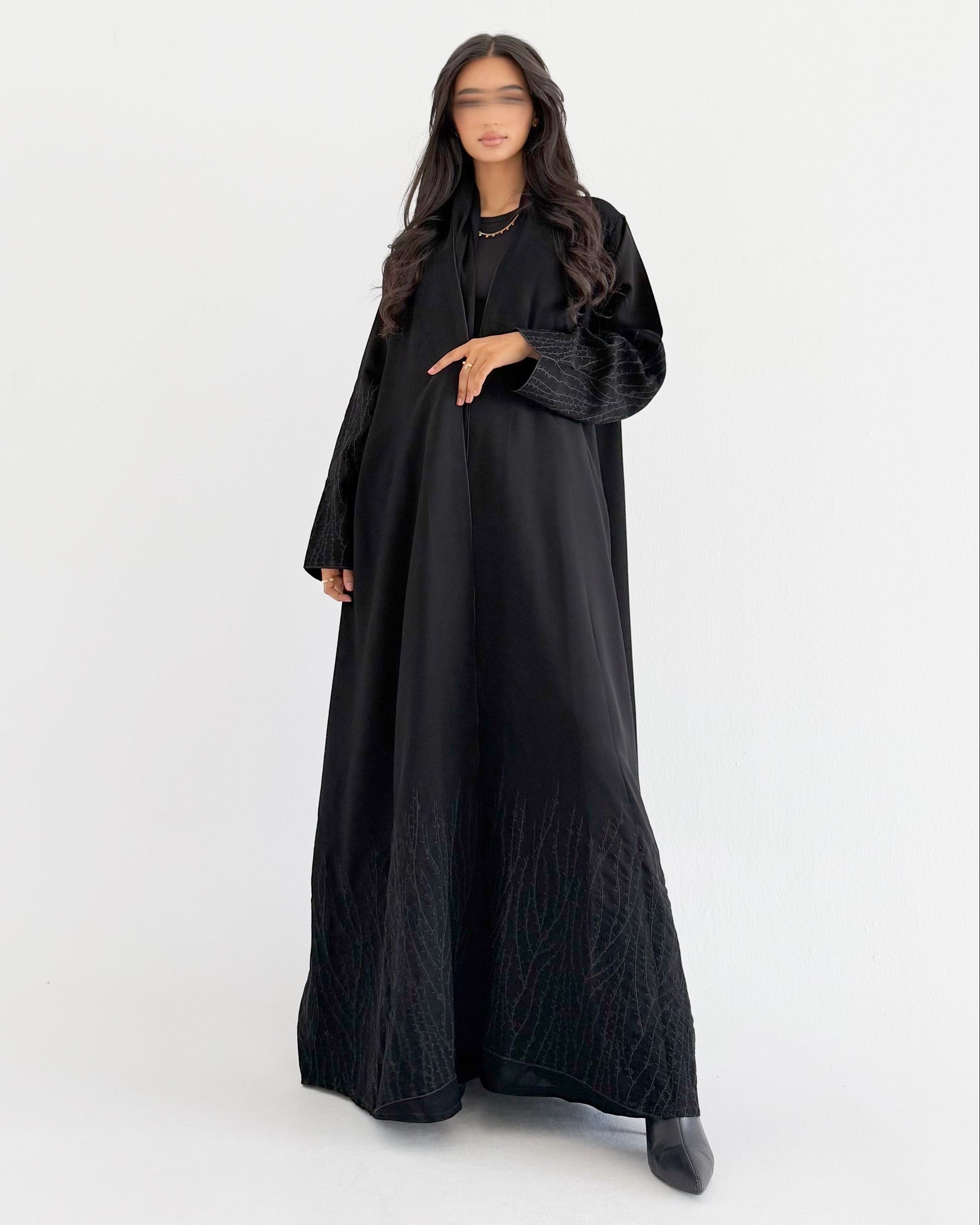 MW1786 - عباية قماش ملكي تطريز كبيوتر الاكمام والاسفل