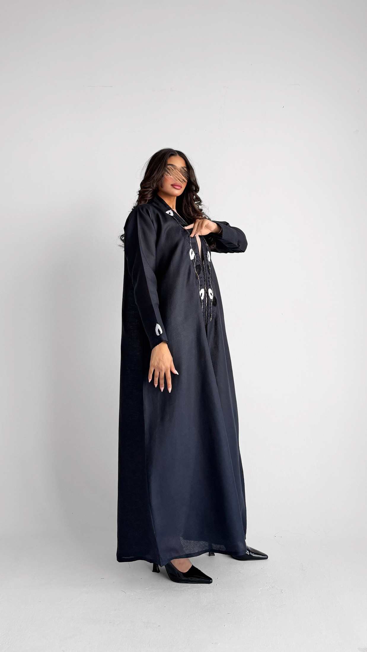 MWT1241 - عباية تطريز و شك يدوي من الامام - Aya