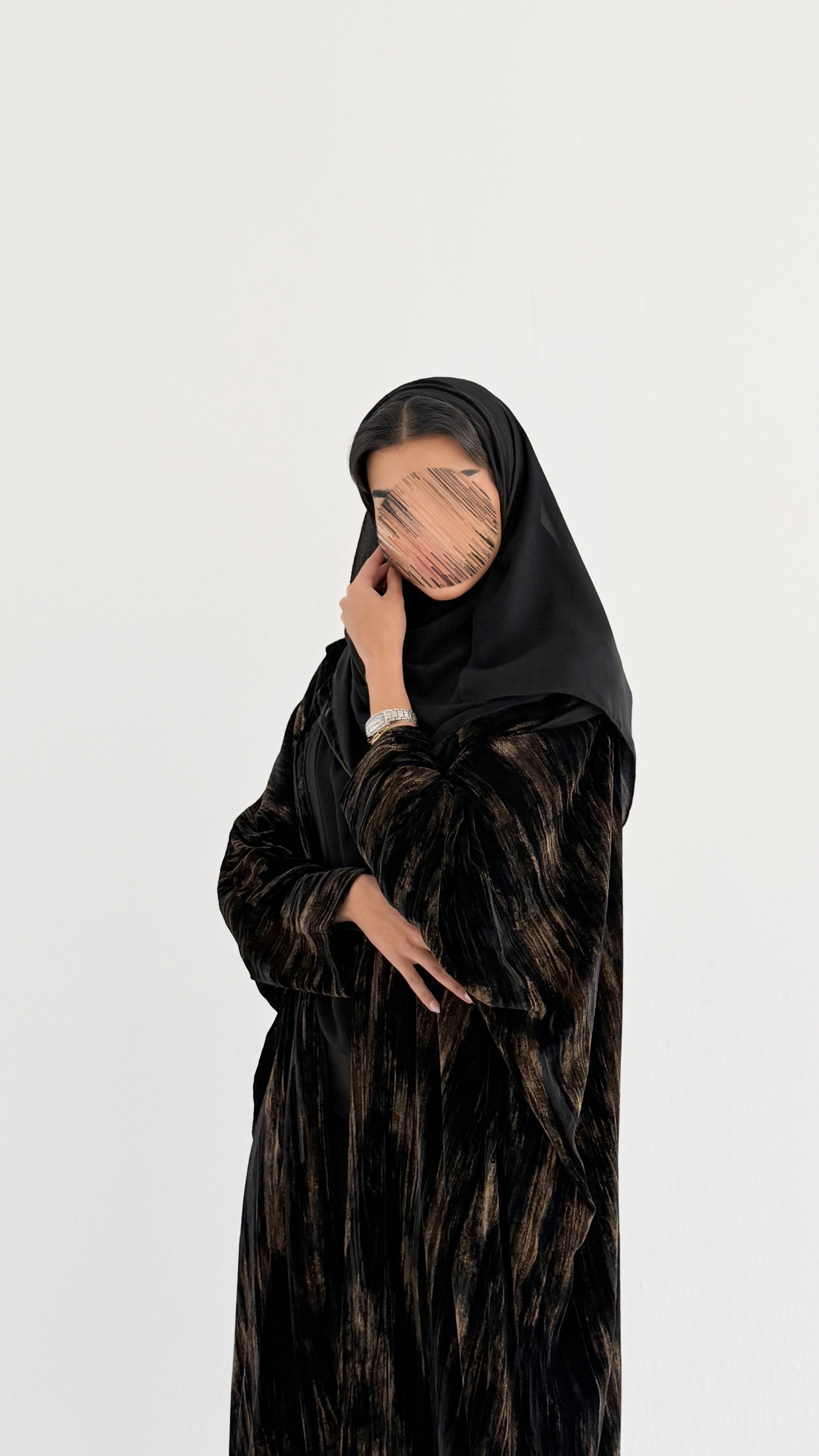 MW2010 - عباية مخمل مع فستان كريب - Aya