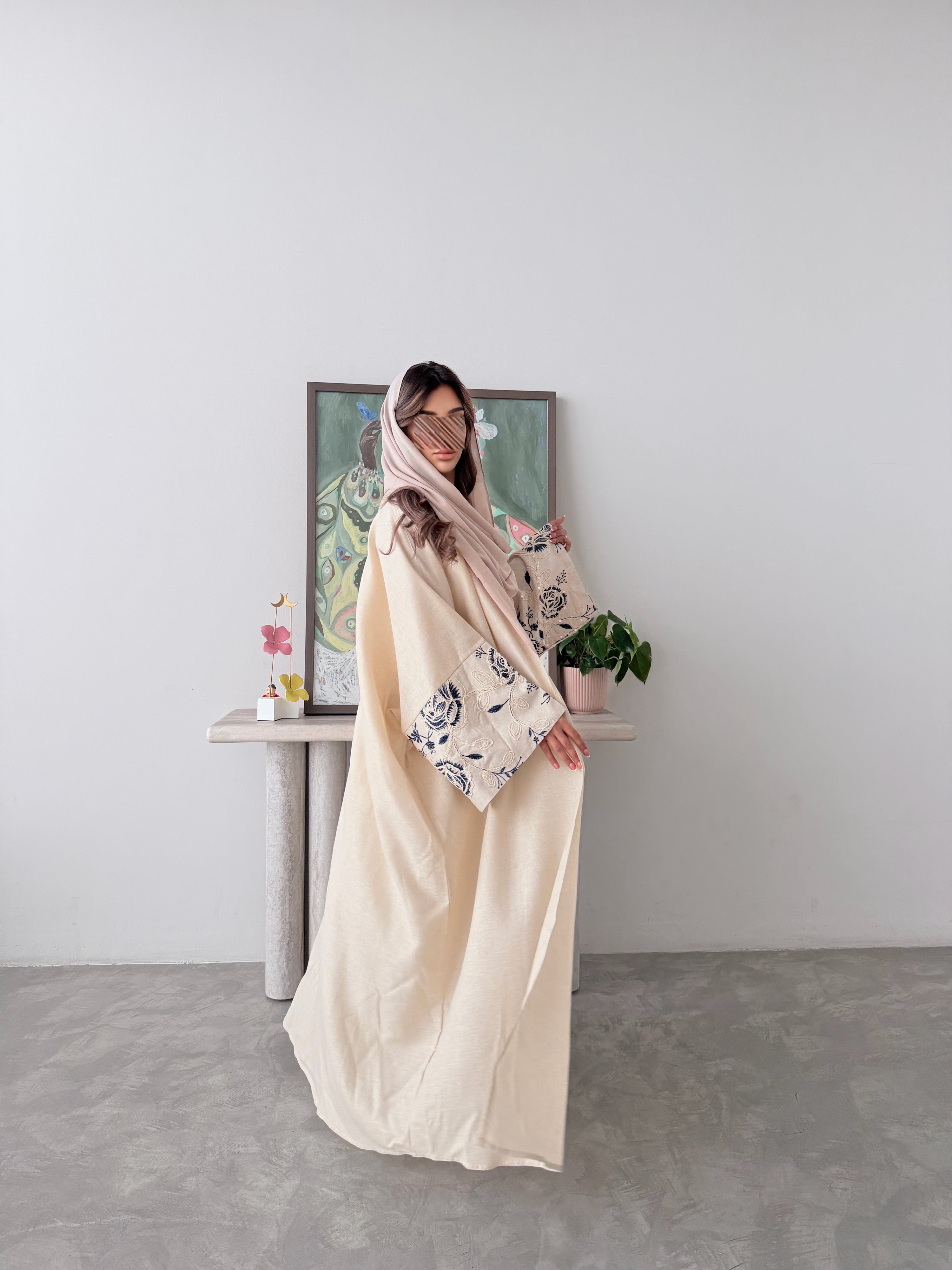 MWT780 - عباية لنن مع تدخيله أكمام لنن مطرز أزرق - Aya