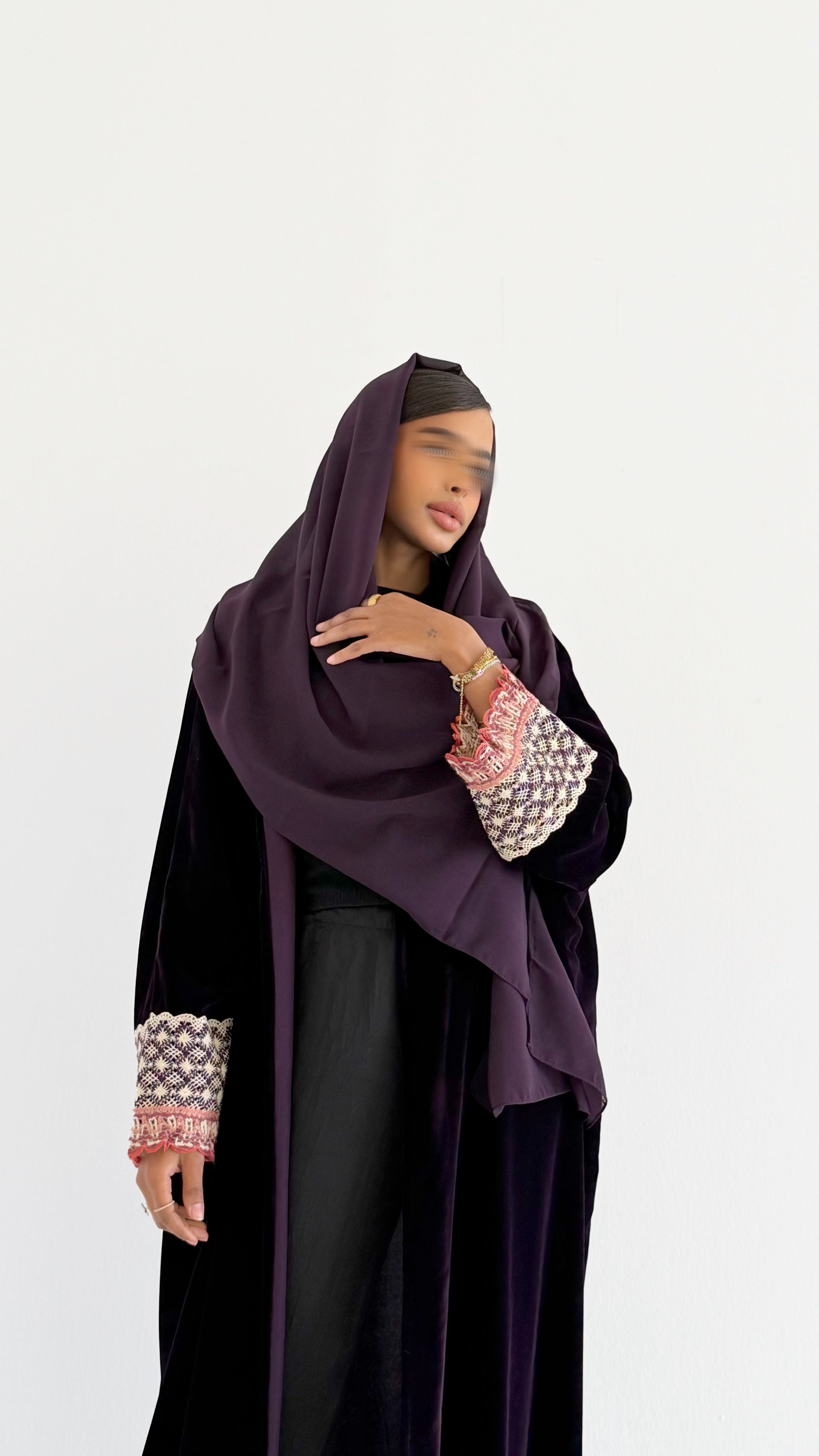 MW2004 -عباية مخمل اس اس مع اضافة الكورشية بالاكمام