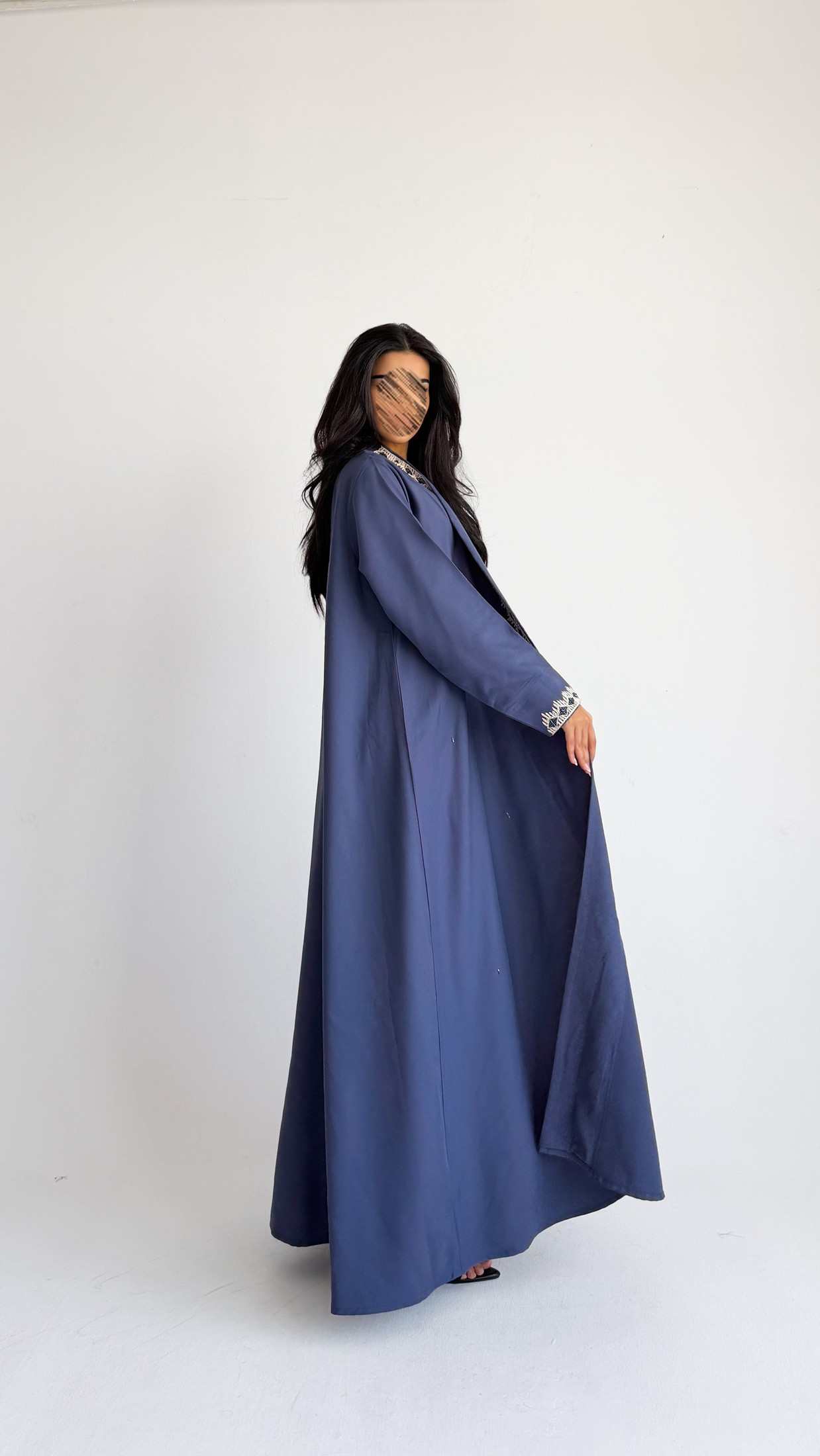 MWT4252 - عباية كريب الشرقيه بشك يدوي سكري - Aya