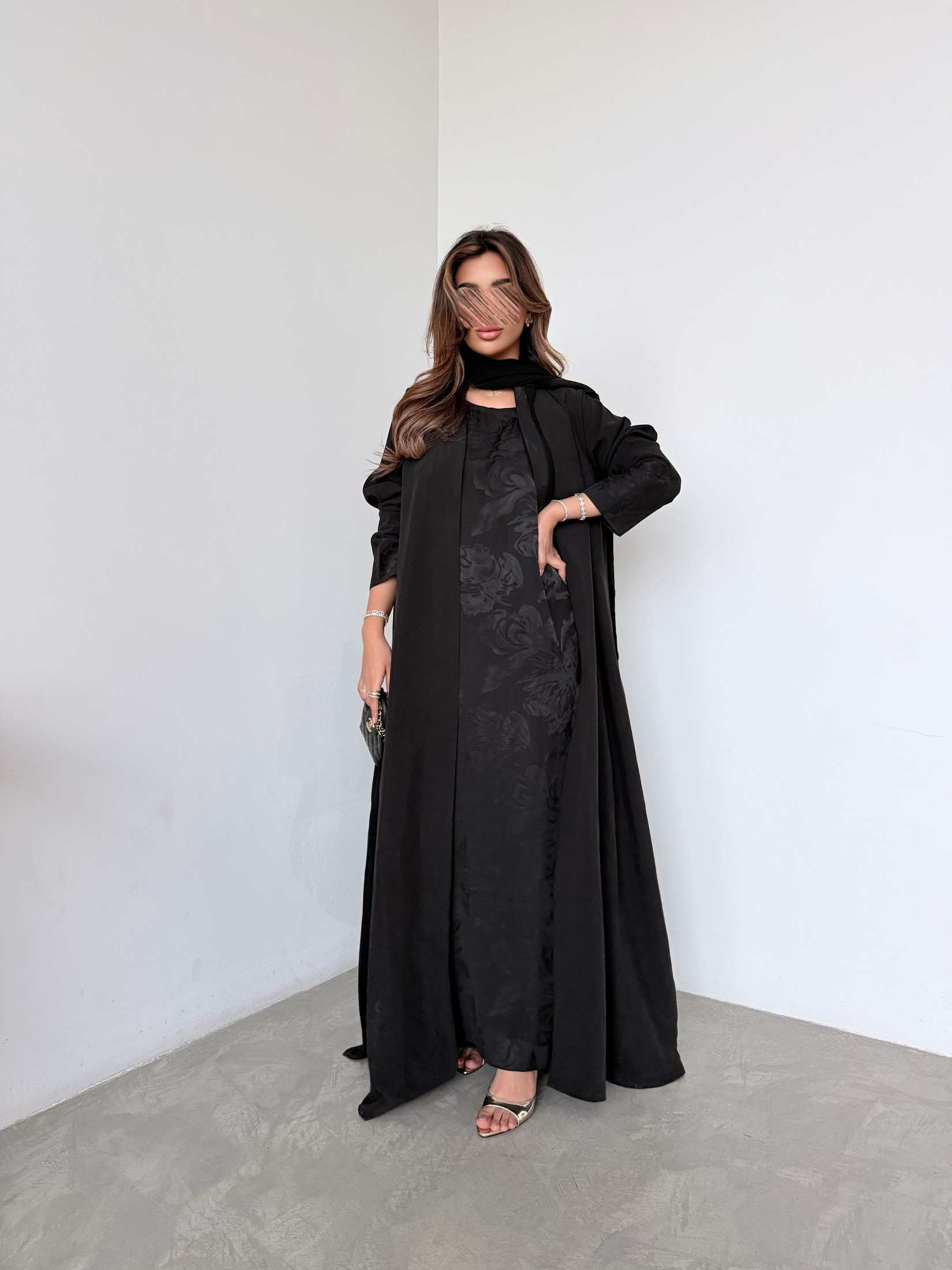 MWT5067 - عباية سوداء مع فستان داخلي أسود مورّد أنيق - Aya