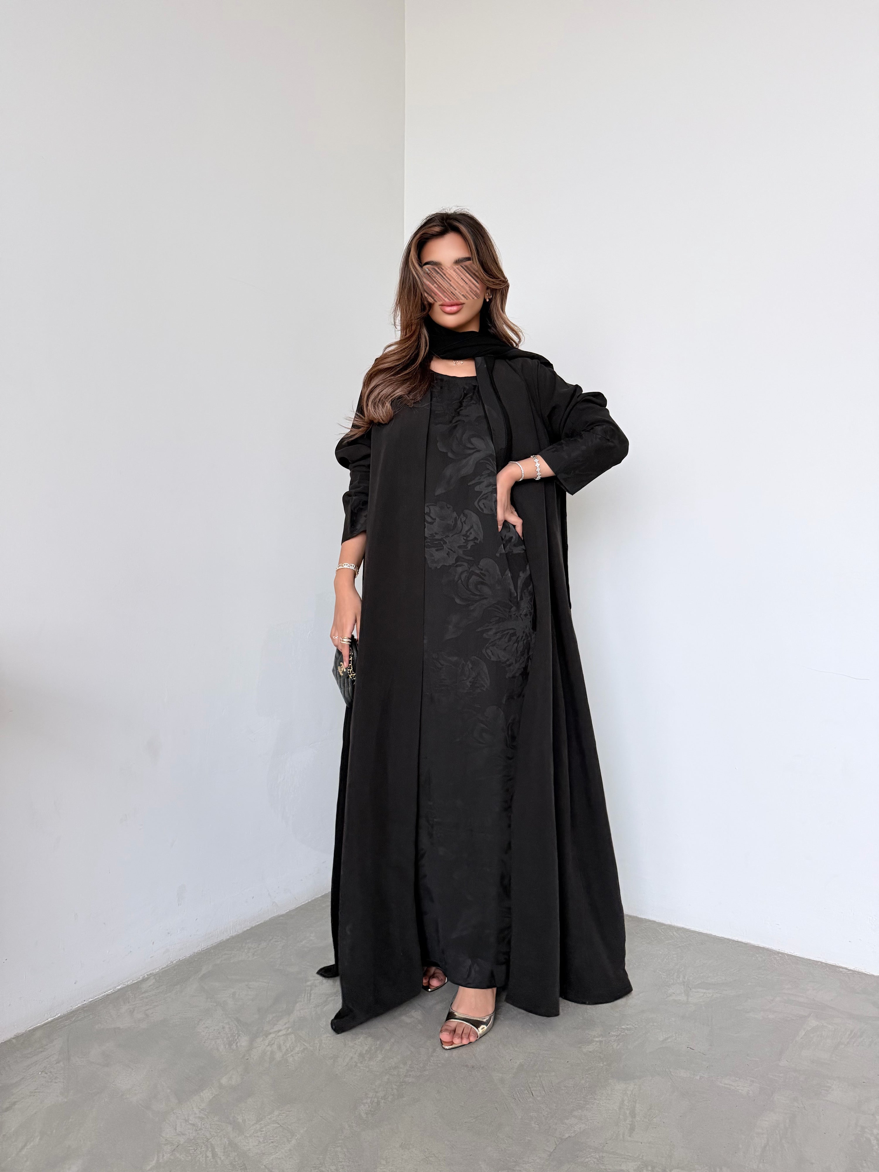 MWT5067 - عباية سوداء مع فستان داخلي أسود مورّد أنيق - Aya