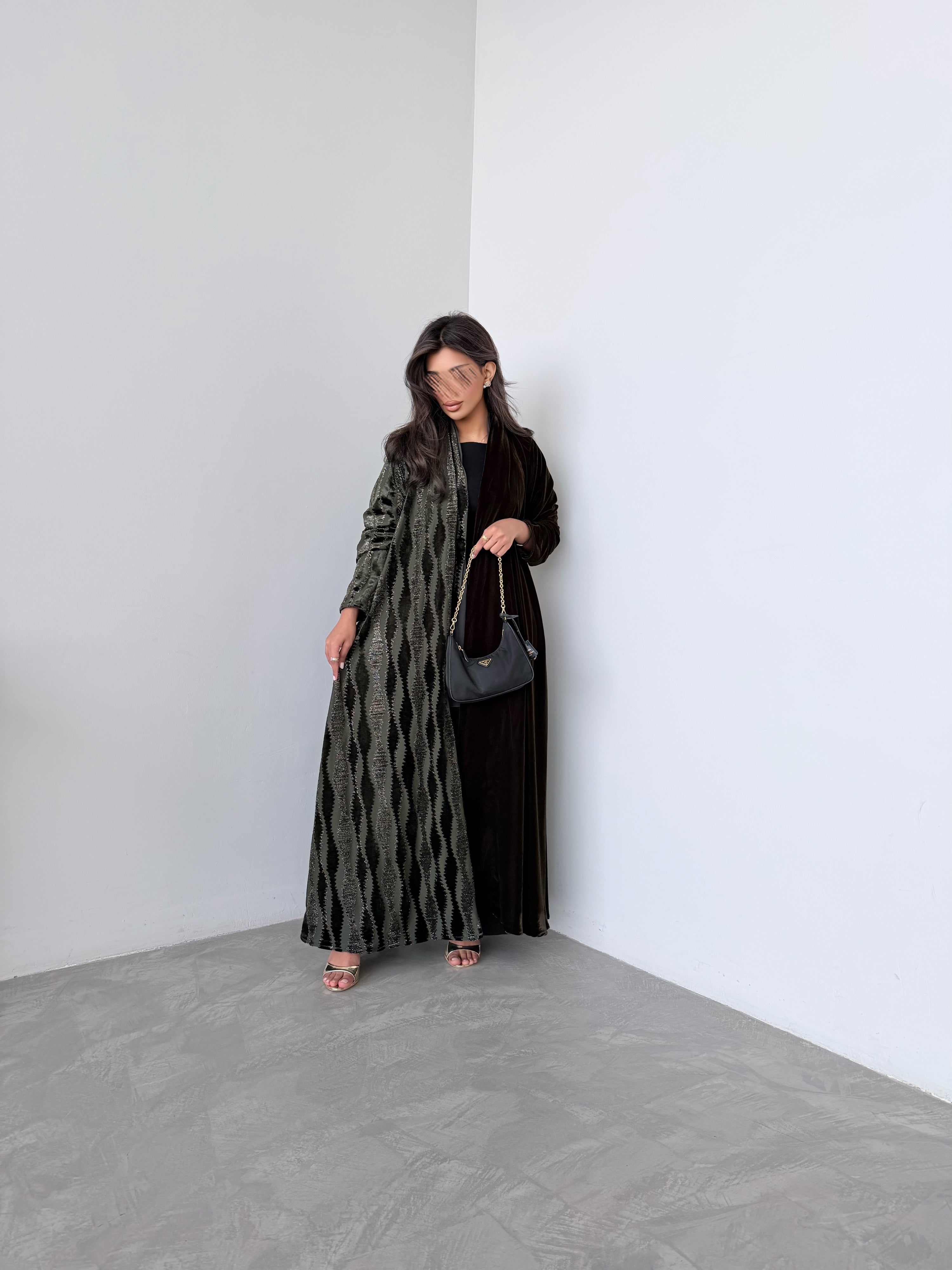 MW645 - Light Crepe Standing with Jacquard Half-Cloche