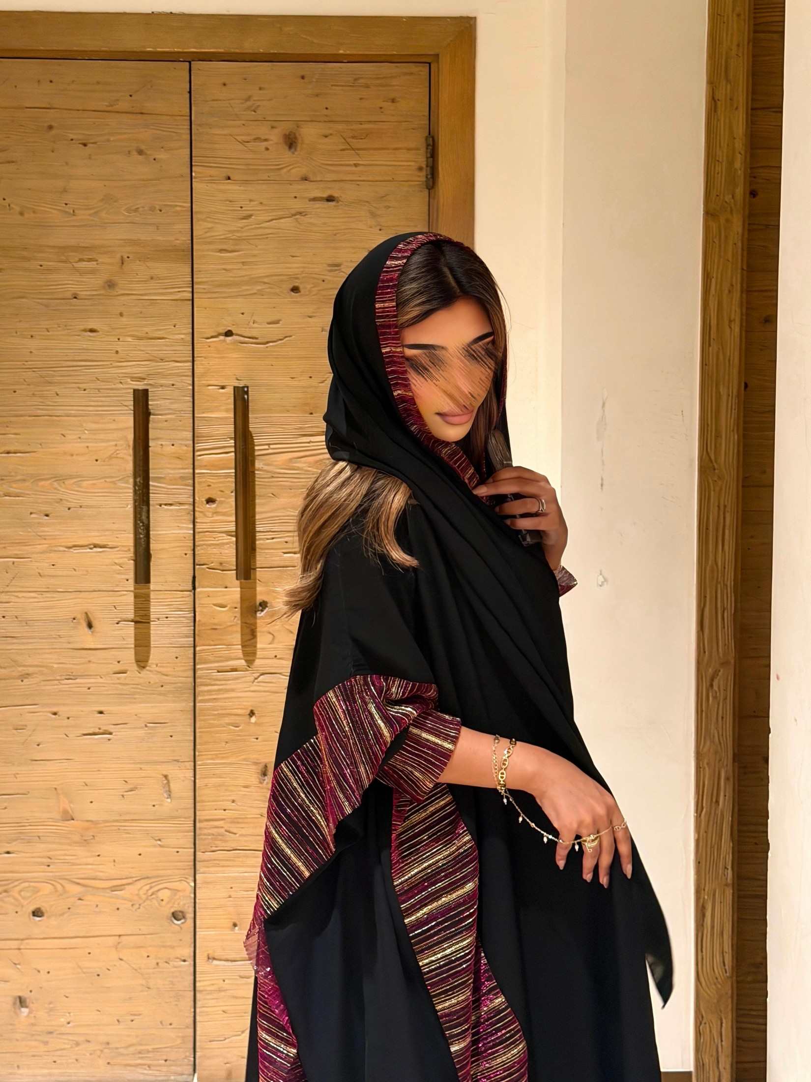 MWT5140 - عبايه كريب مع لمعة تجمع بين البساطة و الأناقة بكمية محدودة - Aya