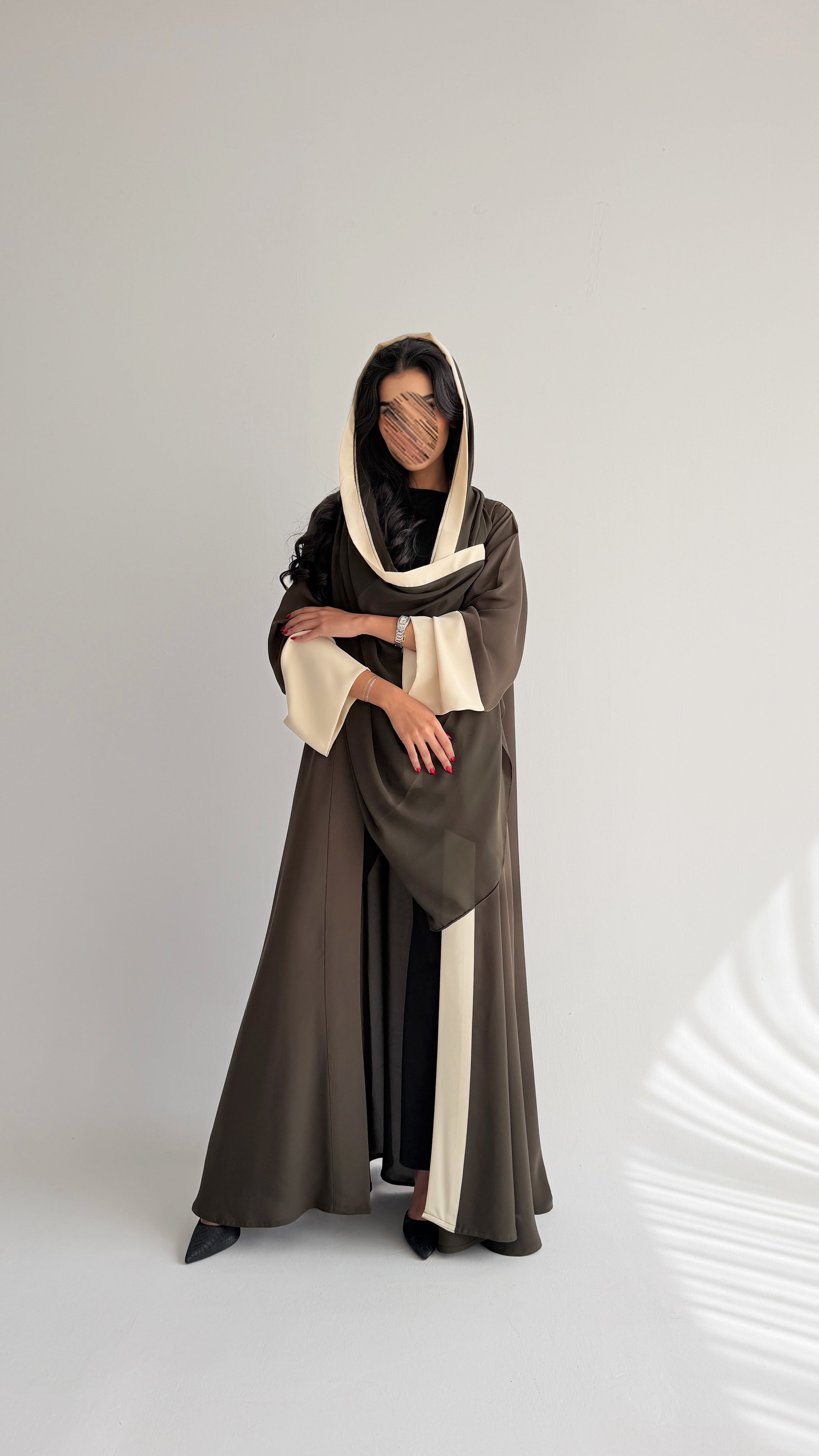 MW2084 -   عباية كريب حرير قصه نص كلوش - Aya