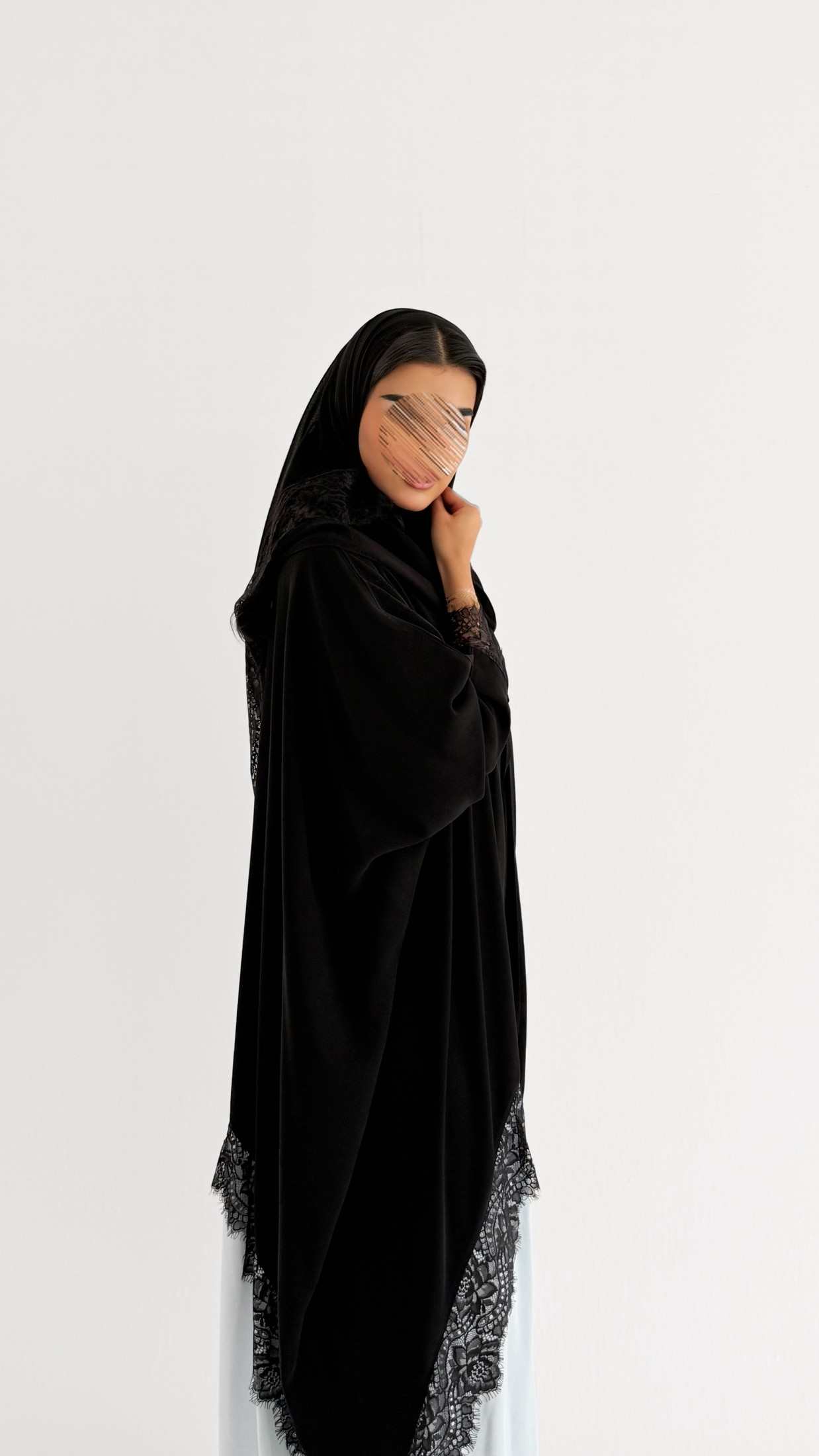 MWT2009 - عباية كريب اسود وساتان مع دانتيل - Aya