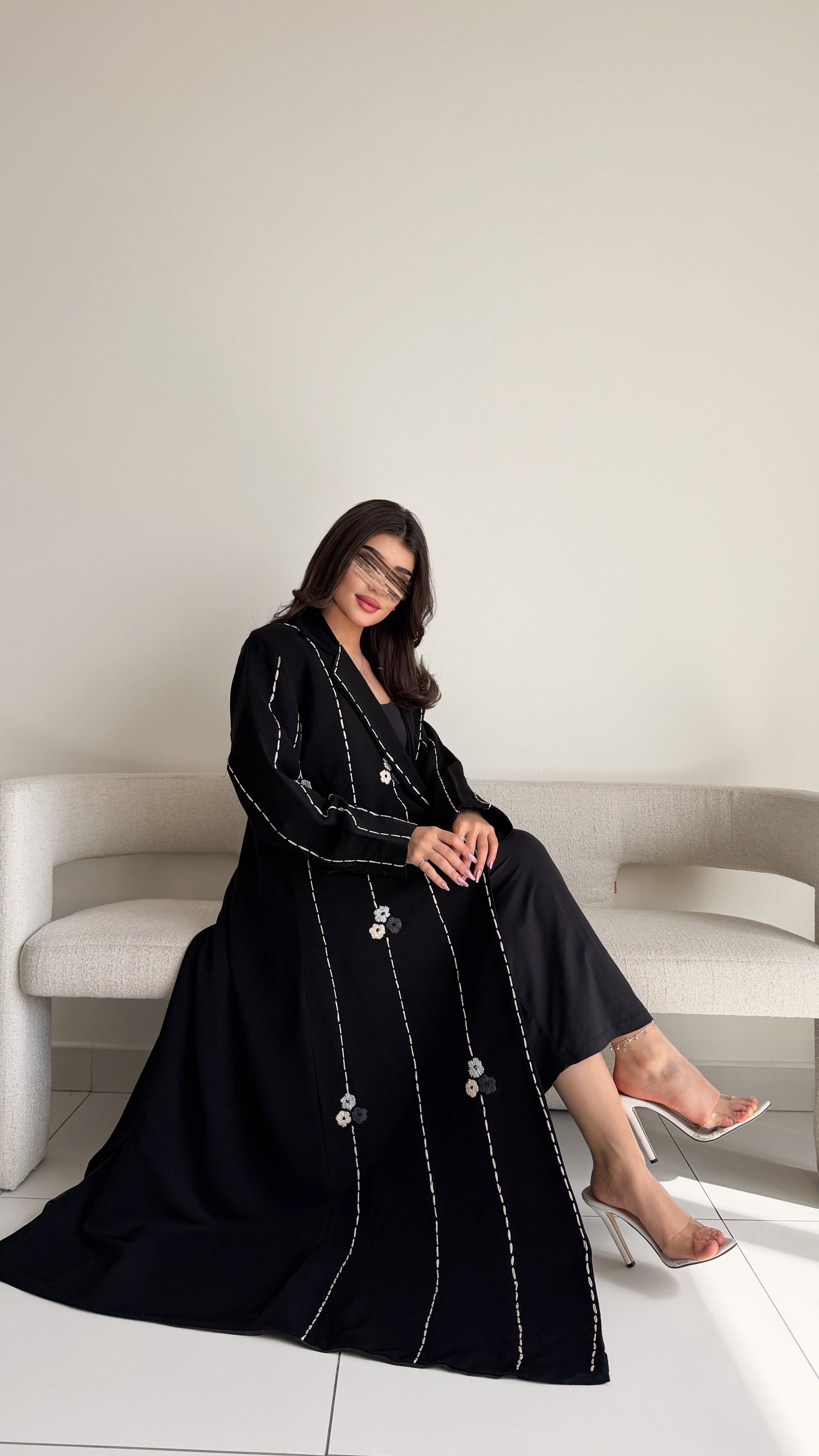 MW2098 - عبايه كريب مع اضافة تطريز انيقة - Aya