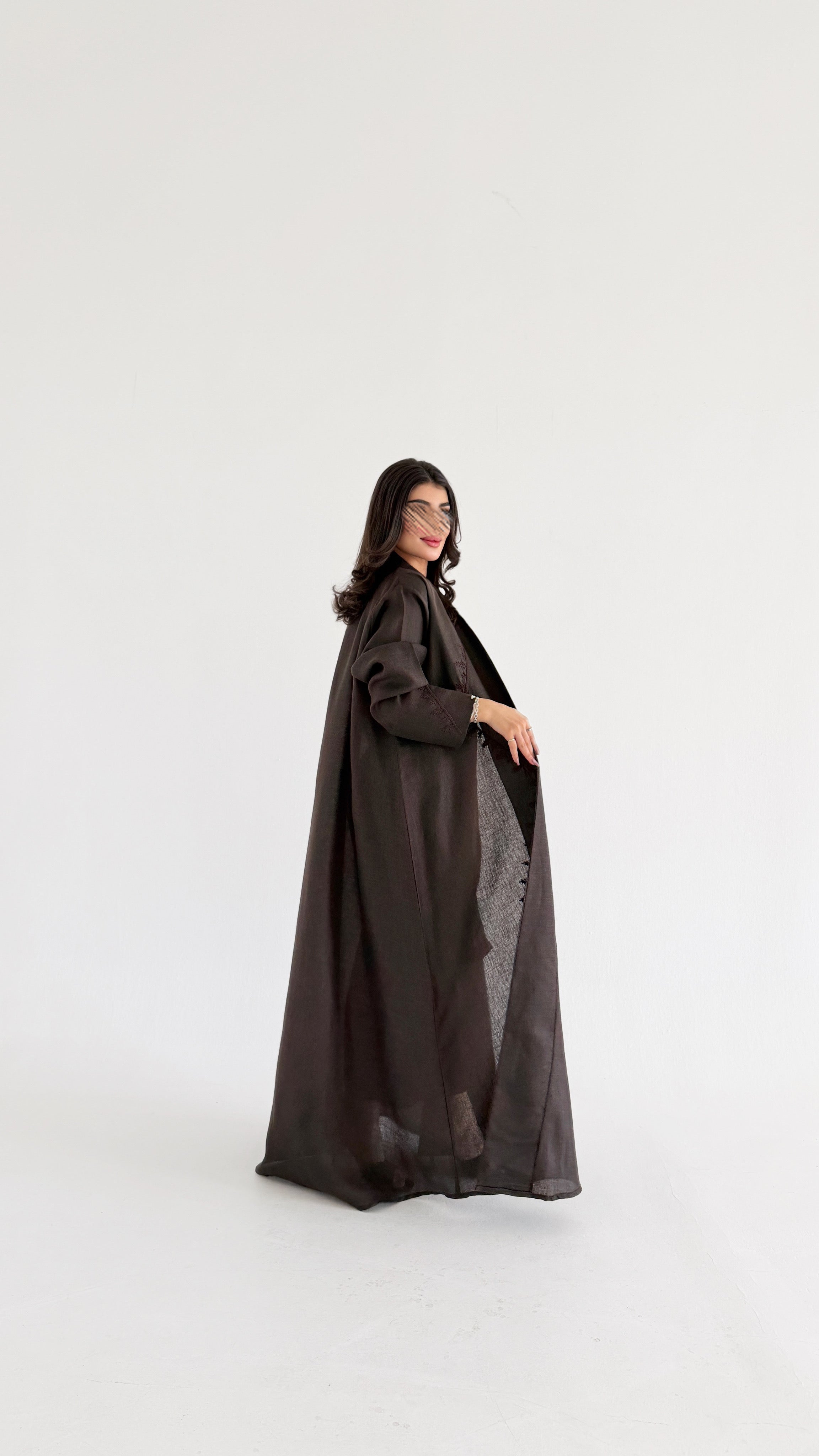 MW2127 - عباية لينن أنيقة بقصّة هينك عصرية - Aya