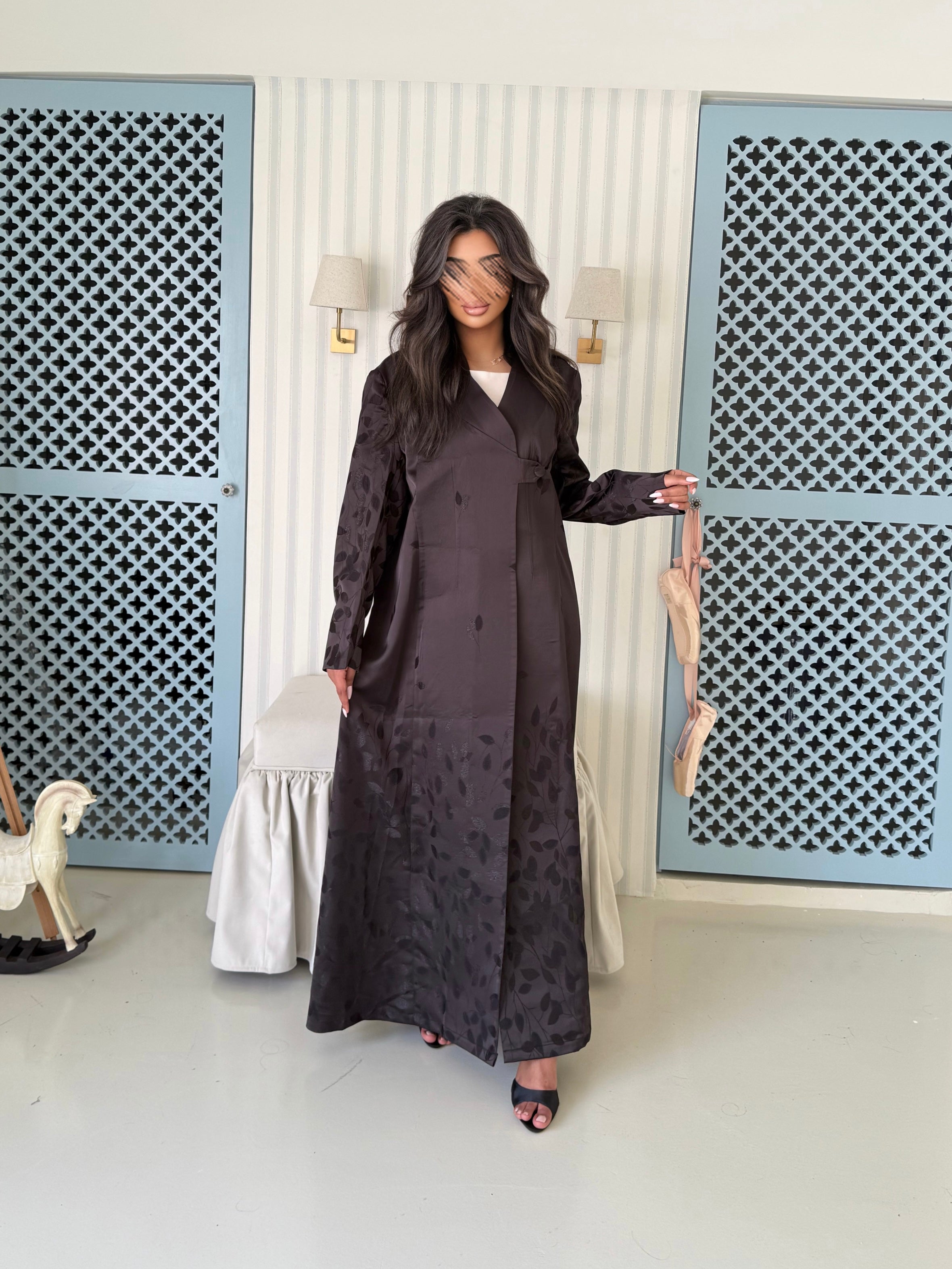 MW645 - Light Crepe Standing with Jacquard Half-Cloche