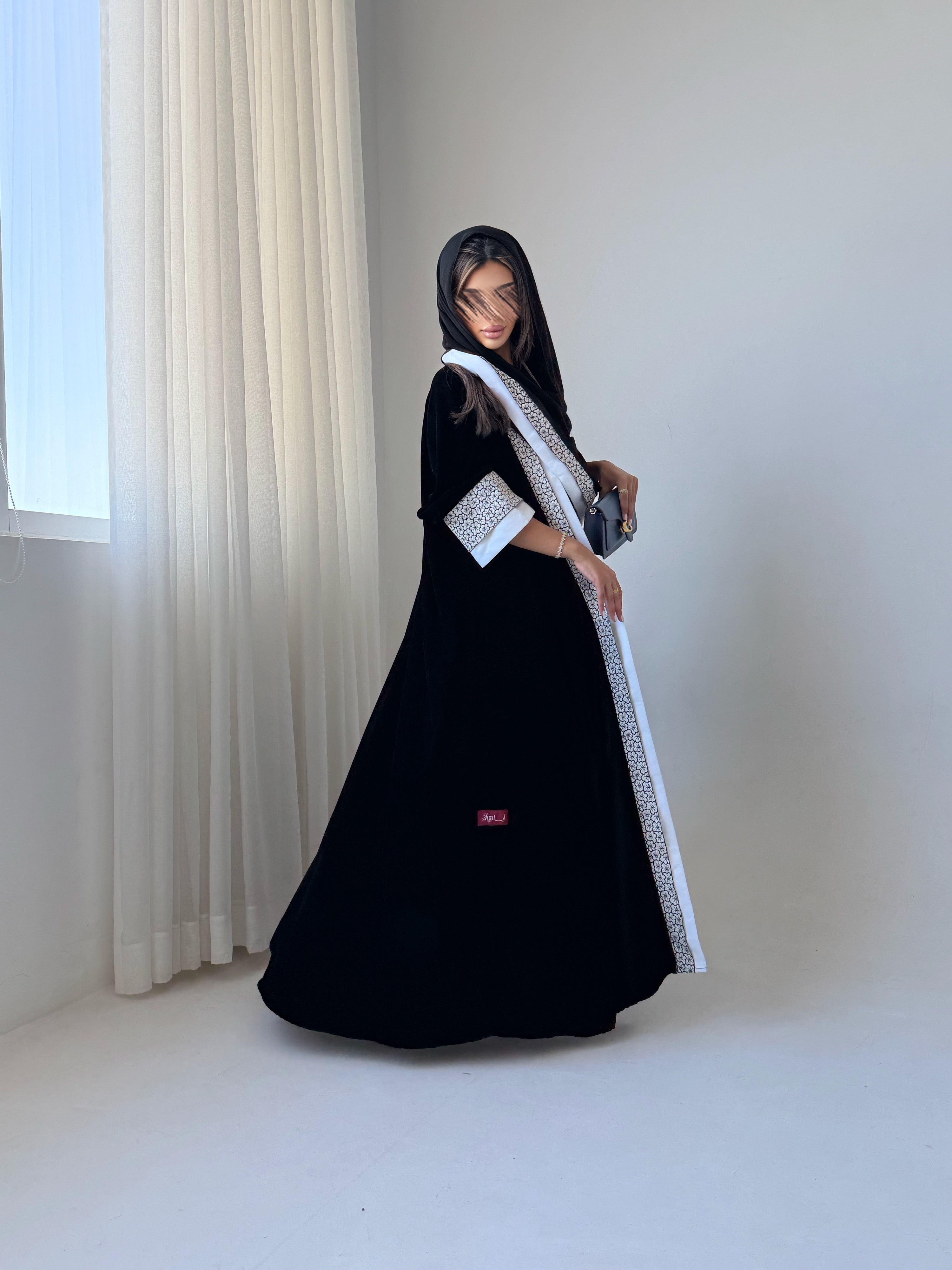 MW645 - Light Crepe Standing with Jacquard Half-Cloche