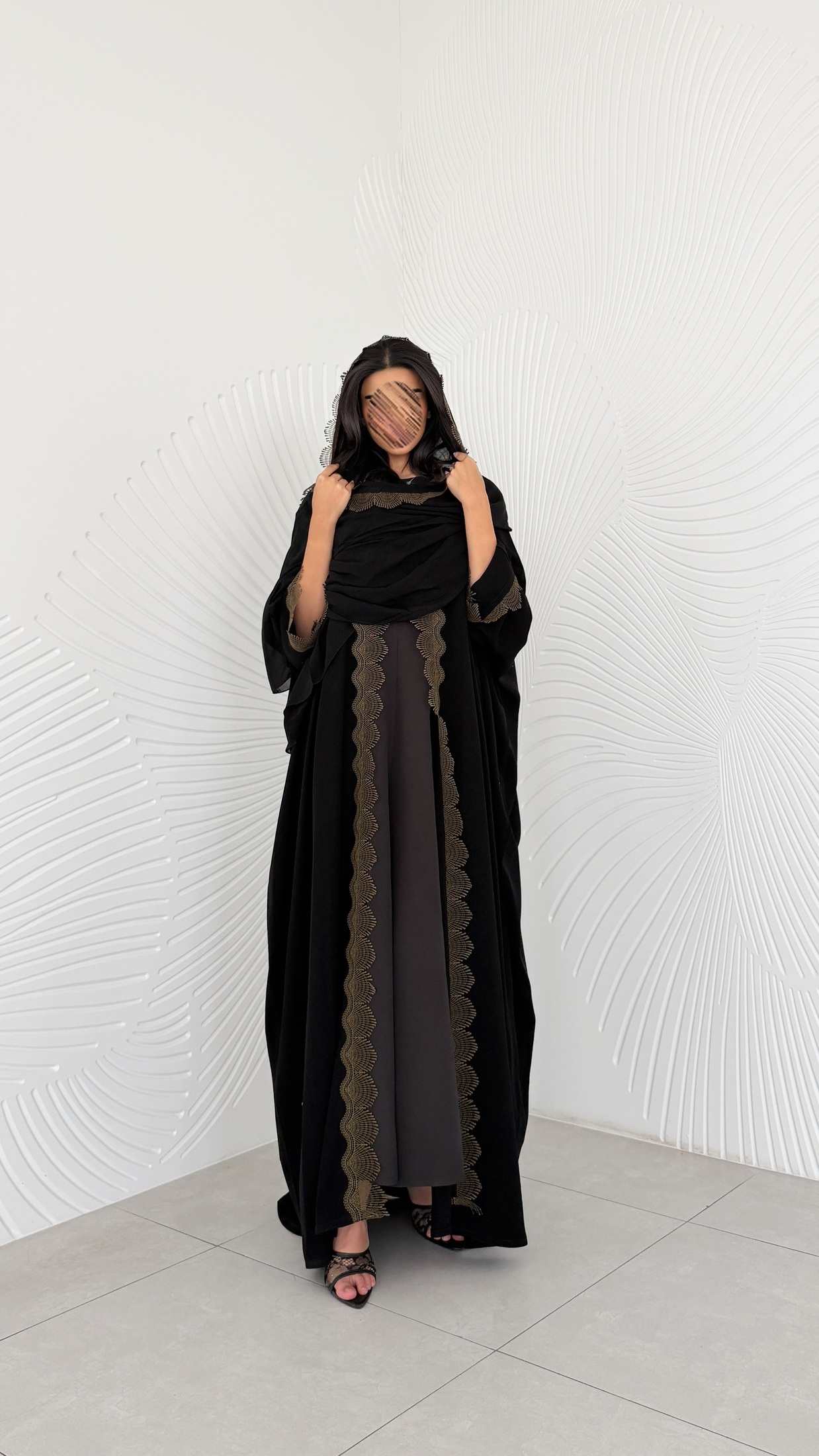 MWT5128 - عباية اسود كريب مع كلفة زيتي - Aya