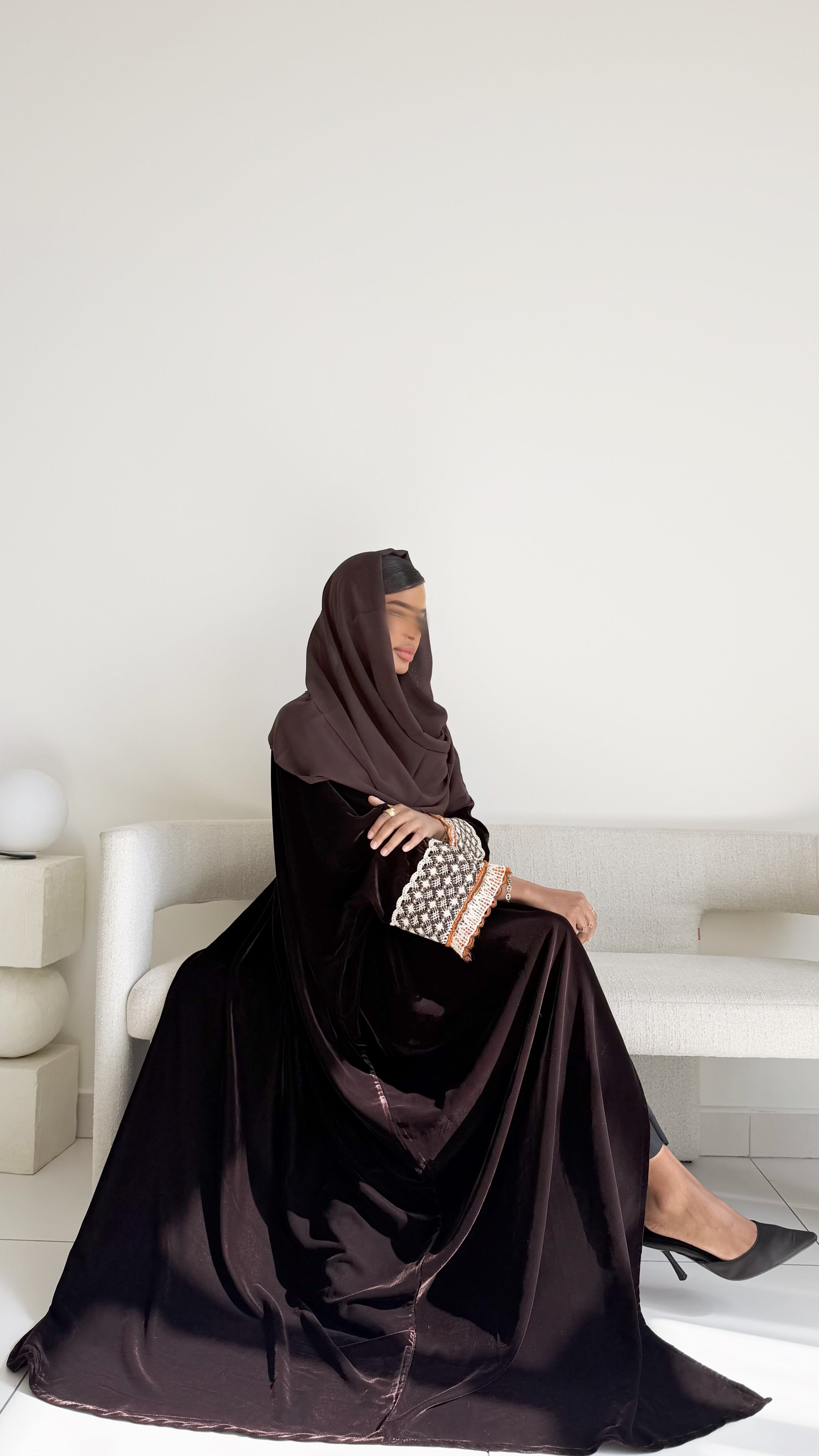 MW2003 -عباية مخمل اس اس مع اضافة الكورشية بالاكمام