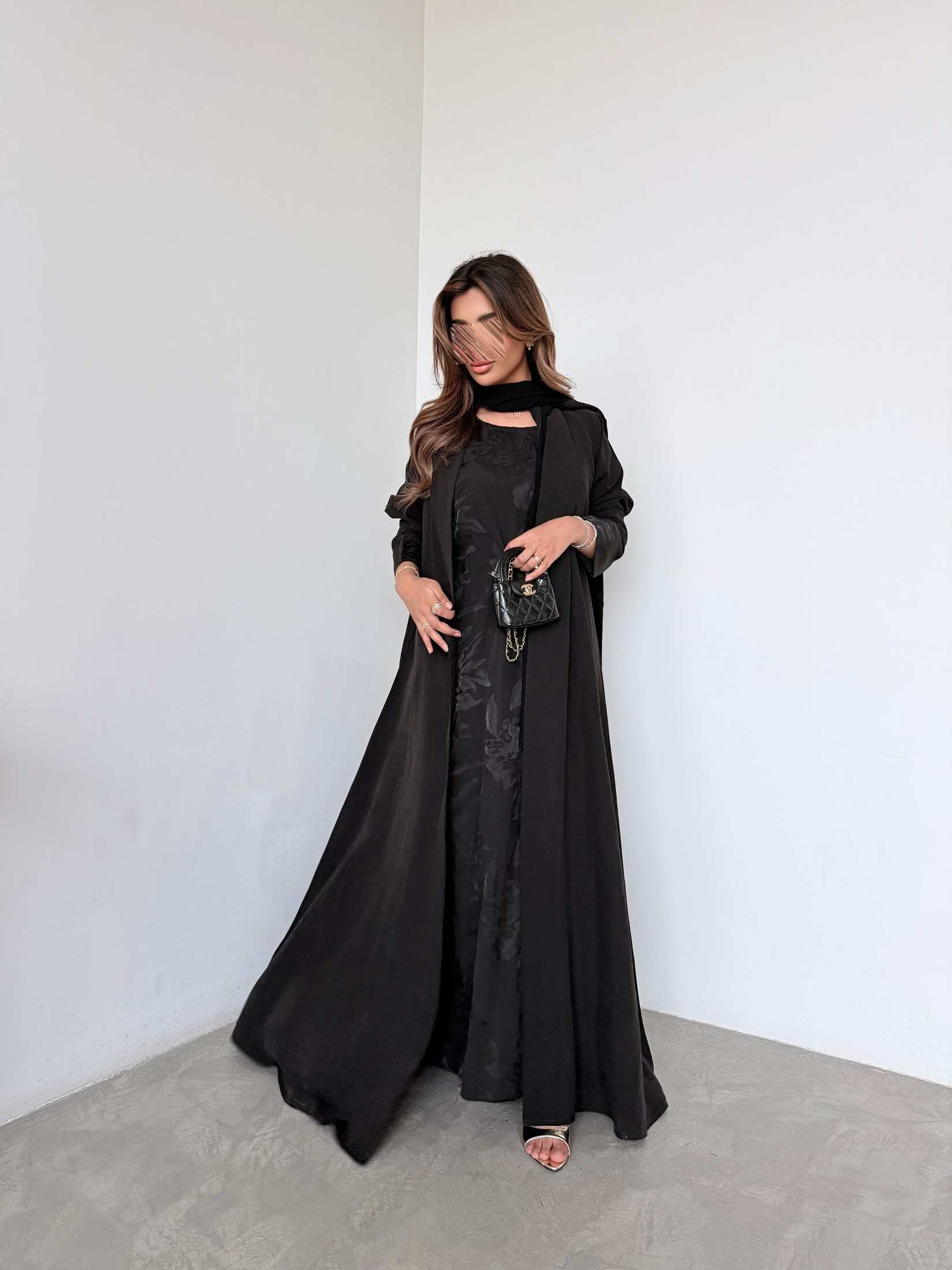 MWT5067 - عباية سوداء مع فستان داخلي أسود مورّد أنيق - Aya