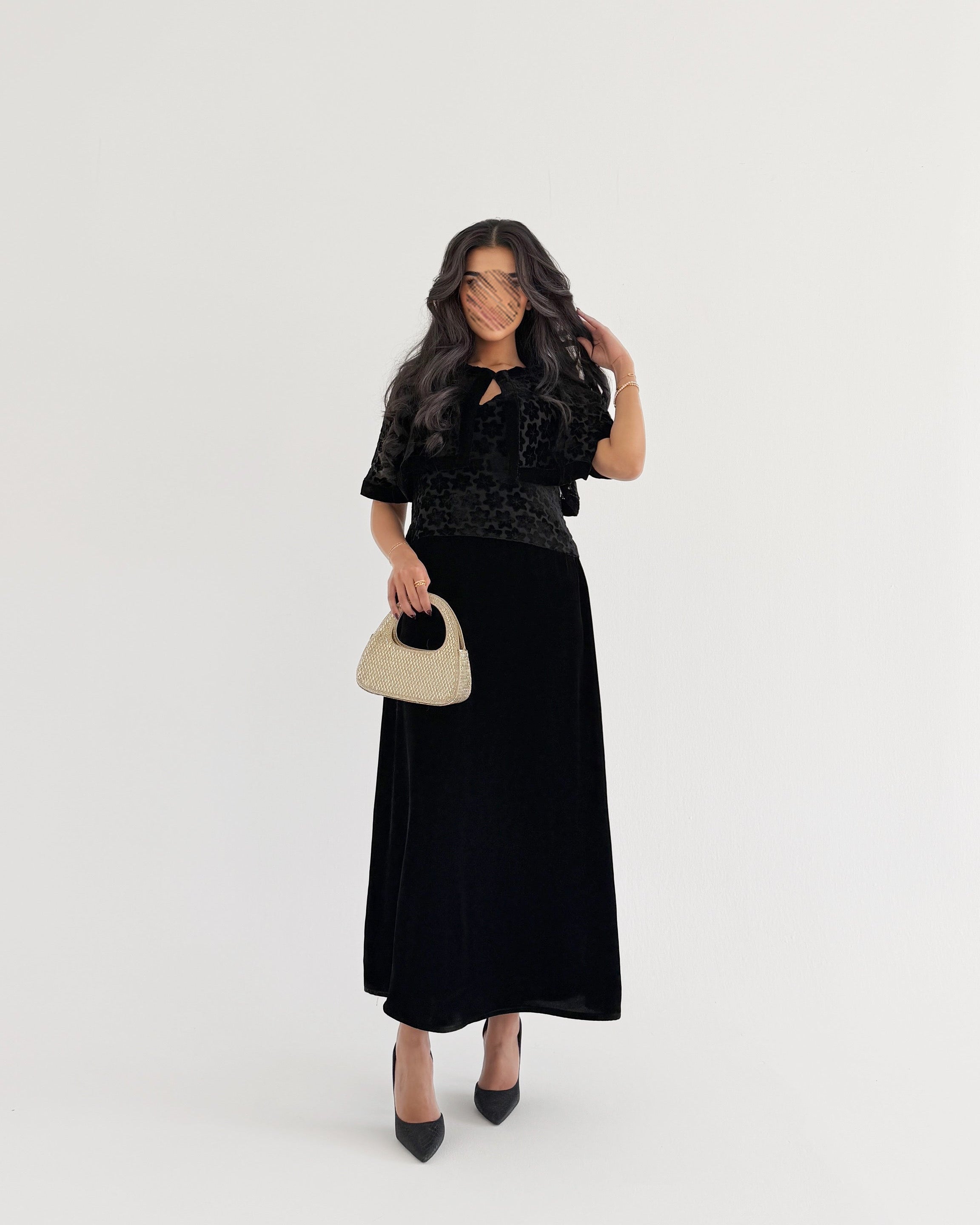 MWJ001 - جلابية مخمل أسود بتصميم أنيق مع كيب شيفون مخمل - Aya