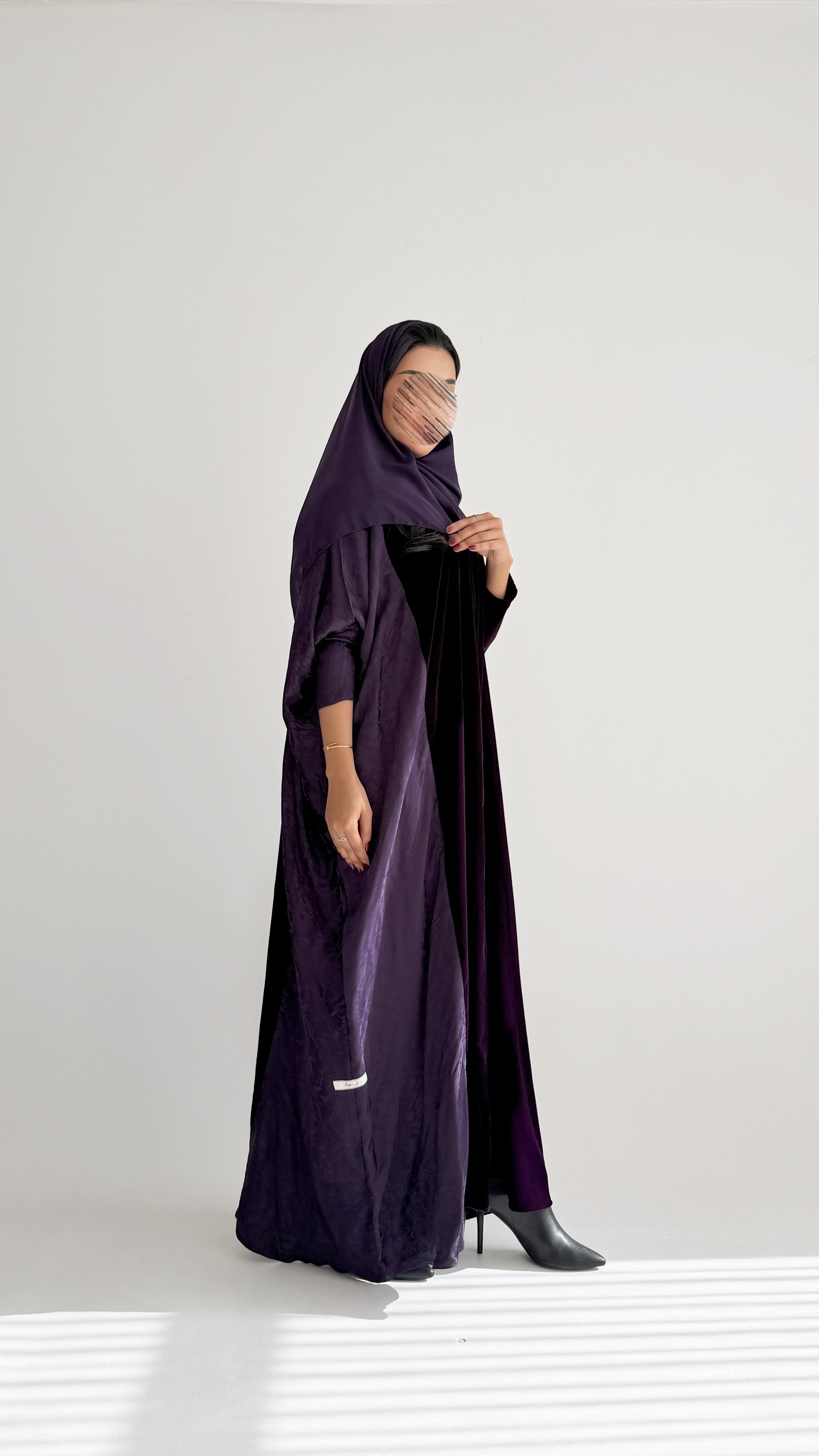 MWT761 - عباية مخمل مع جاكار حرير - Aya