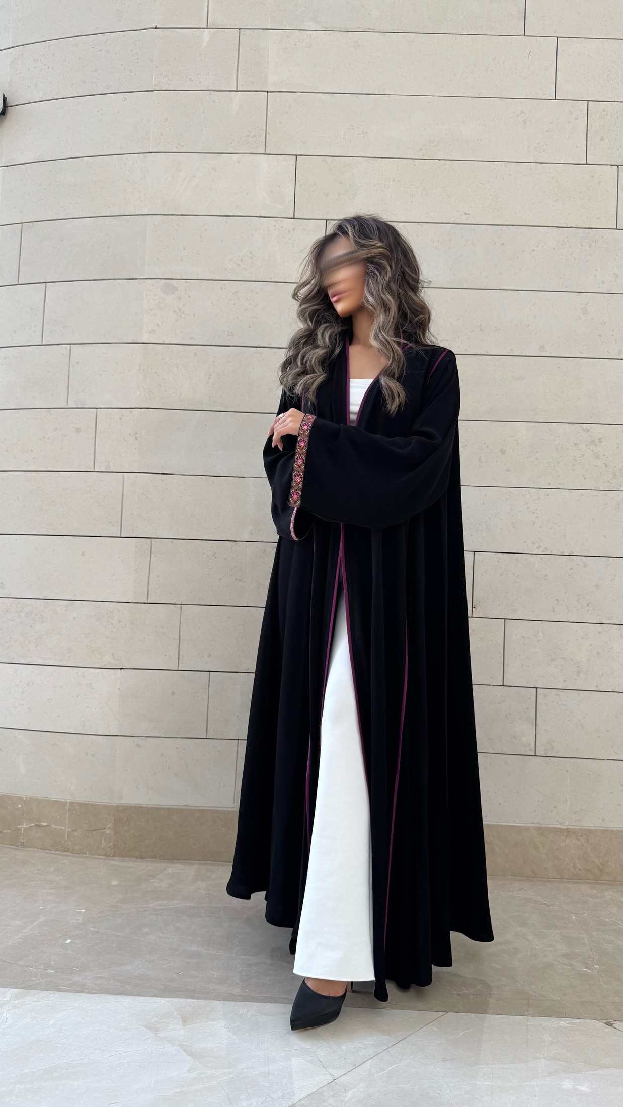 MW1605 - عباية سوداء بخطوط بنفسجية وتطريز بنفسجي | Black Abaya with Purple Stripes and Embroidery - Aya