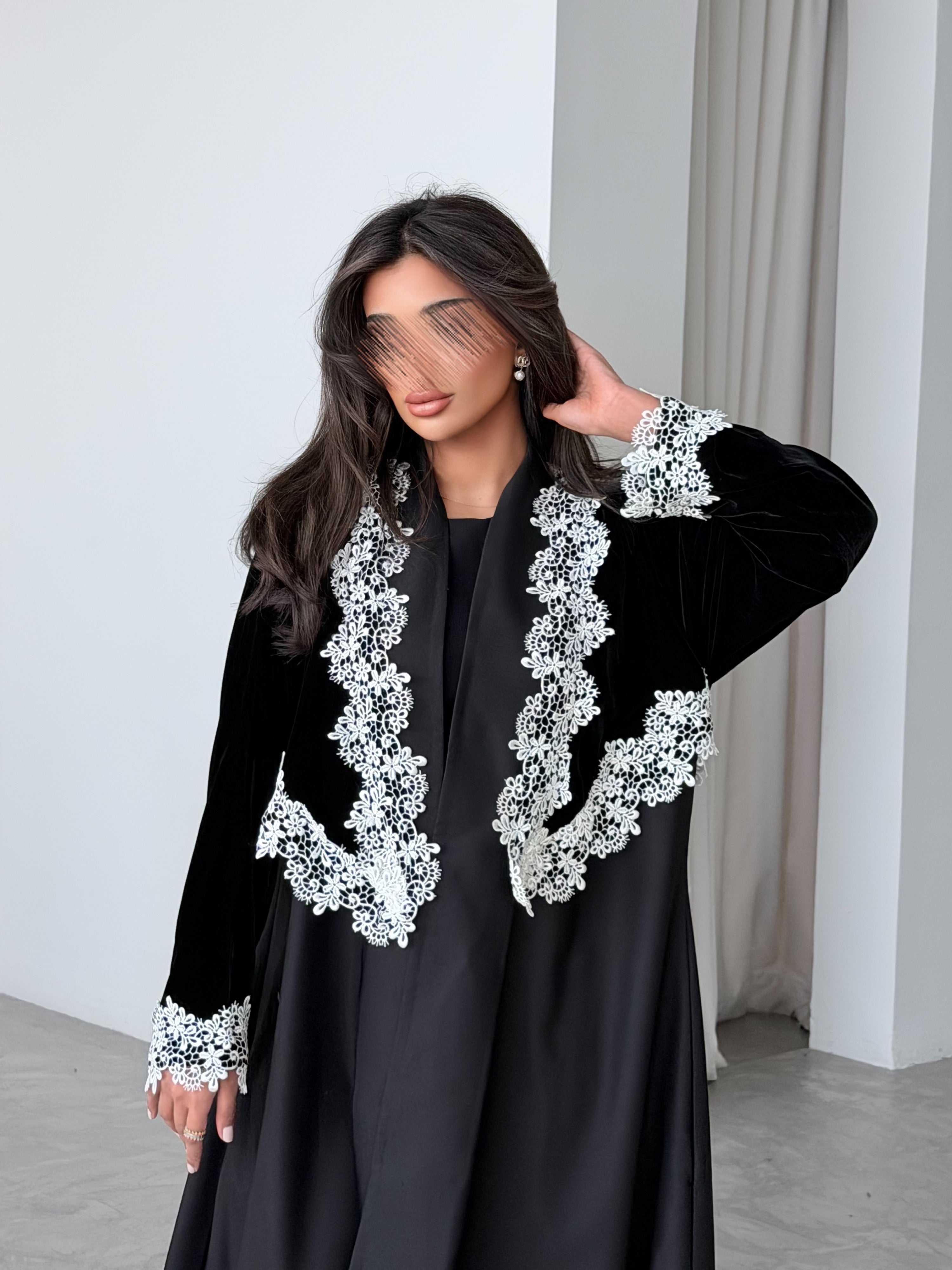 MW645 - Light Crepe Standing with Jacquard Half-Cloche