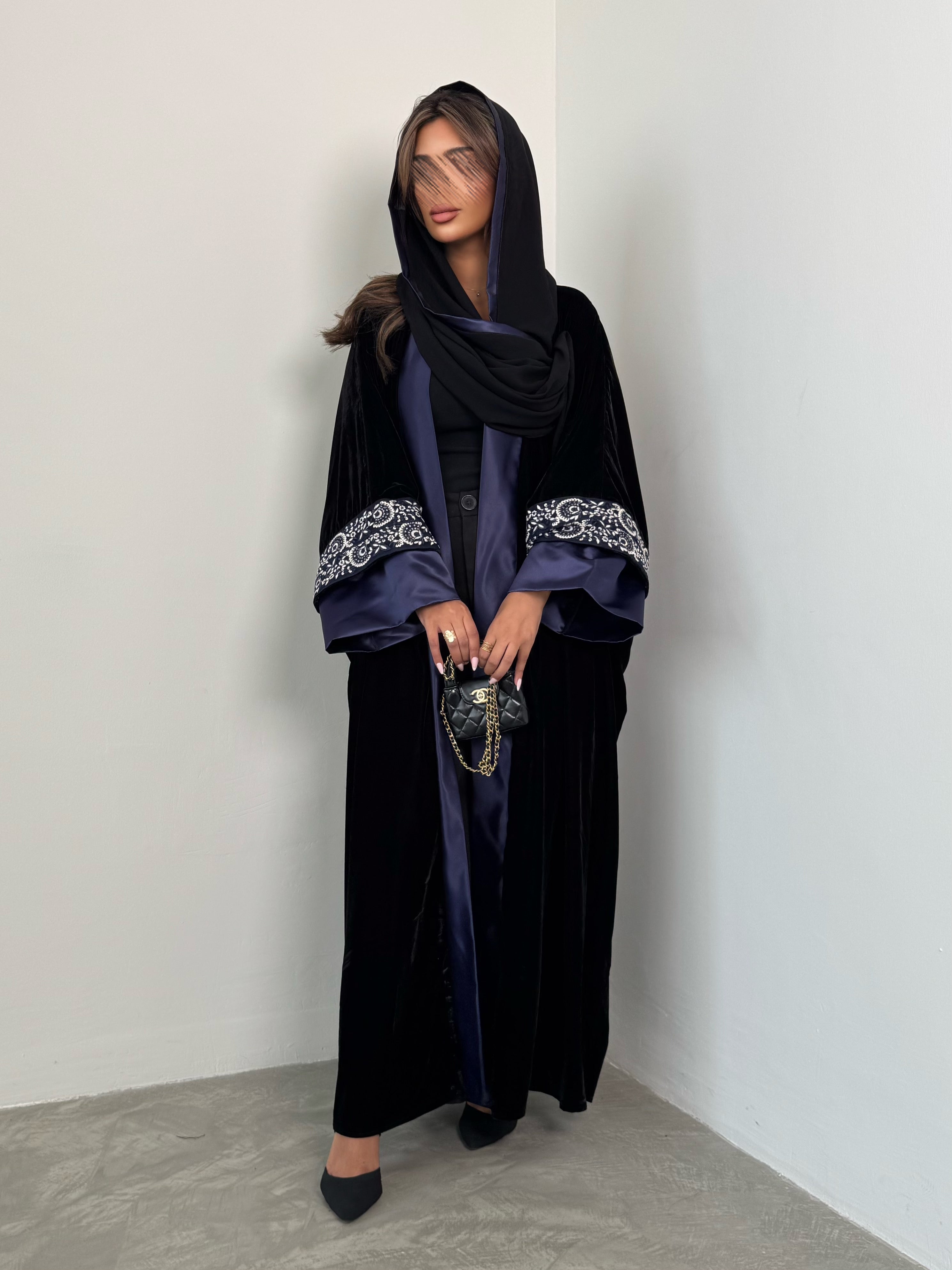 MWT671 - عباية كحلي مع تدخيلة ساتان - Aya