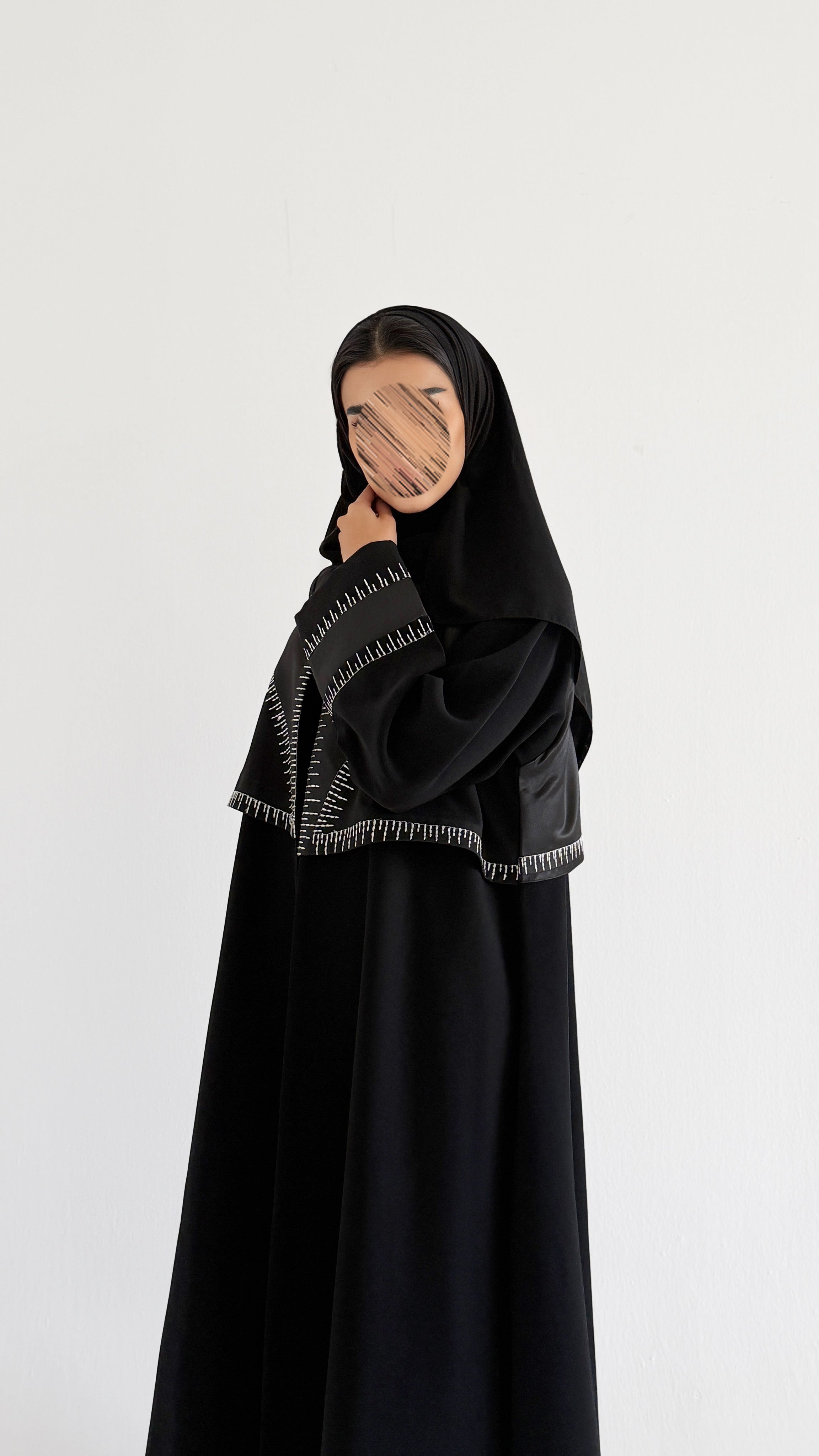 MWT1098 - عباية اسود بتطريز ابيض - Aya